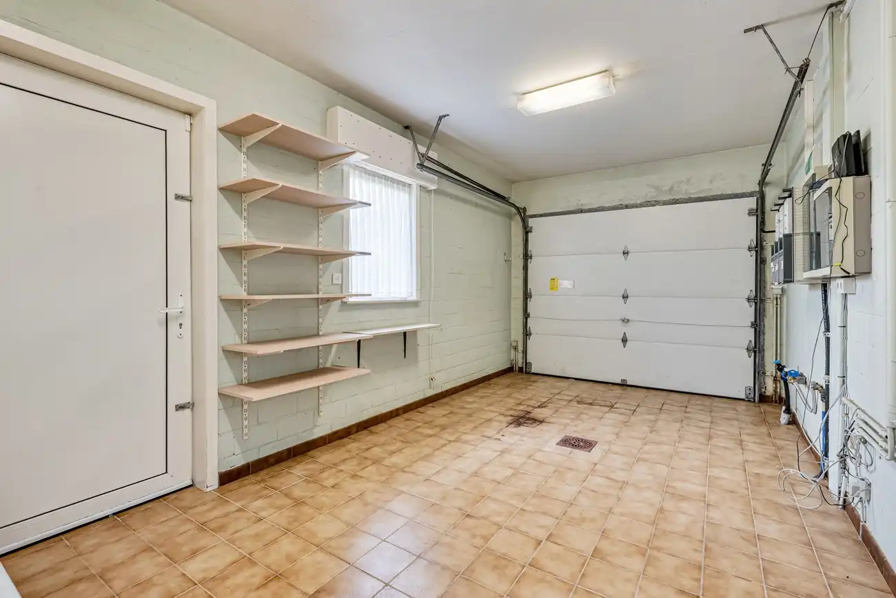 Ruime en degelijke open woning met inpandige garage en gezellige zuidwest georiënteerde tuin op een rustige locatie nabij het centrum van Lochristi! foto 16