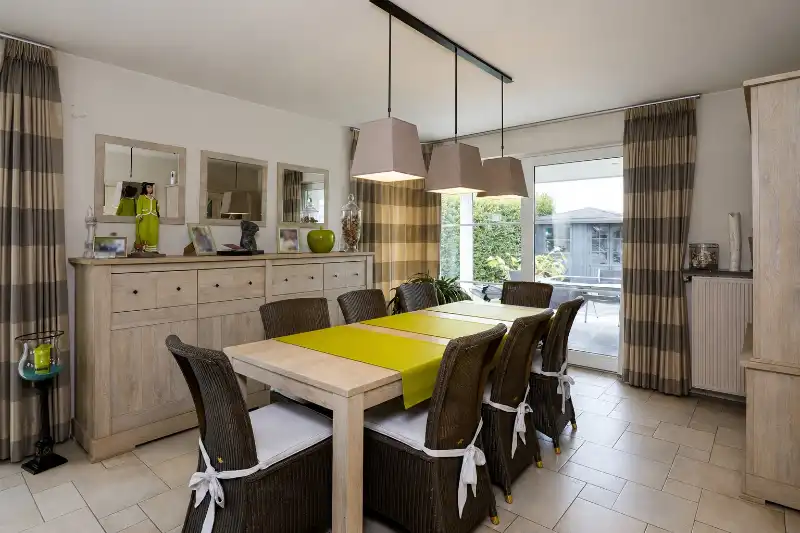 Roeselare –&nbsp; stijlvolle villa met zonnige tuin, 5 slaapkamers/bureel, dubbele garage en ruime carport. opp 564 m². foto 5