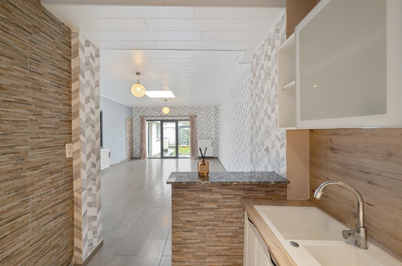 Ruime woning met tuintje en terras. foto 5