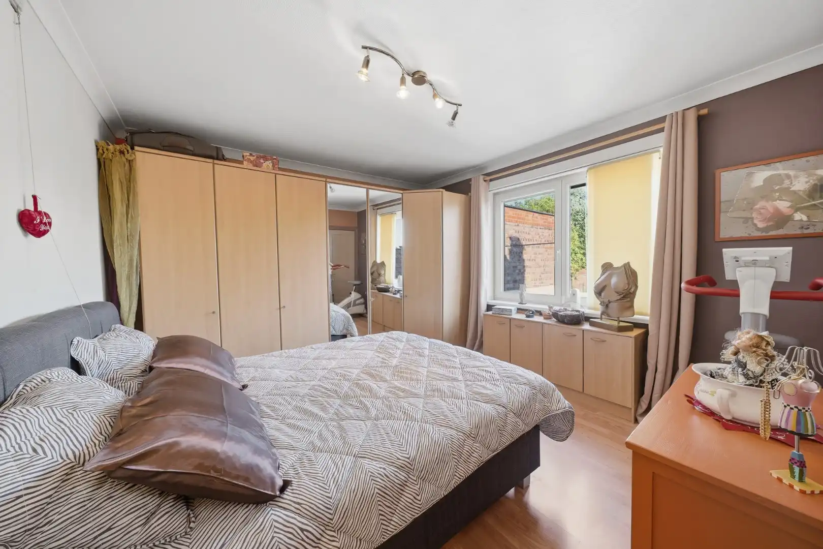 Goed onderhouden rijwoning nabij de Groene Kouter in Zwevegem foto 17