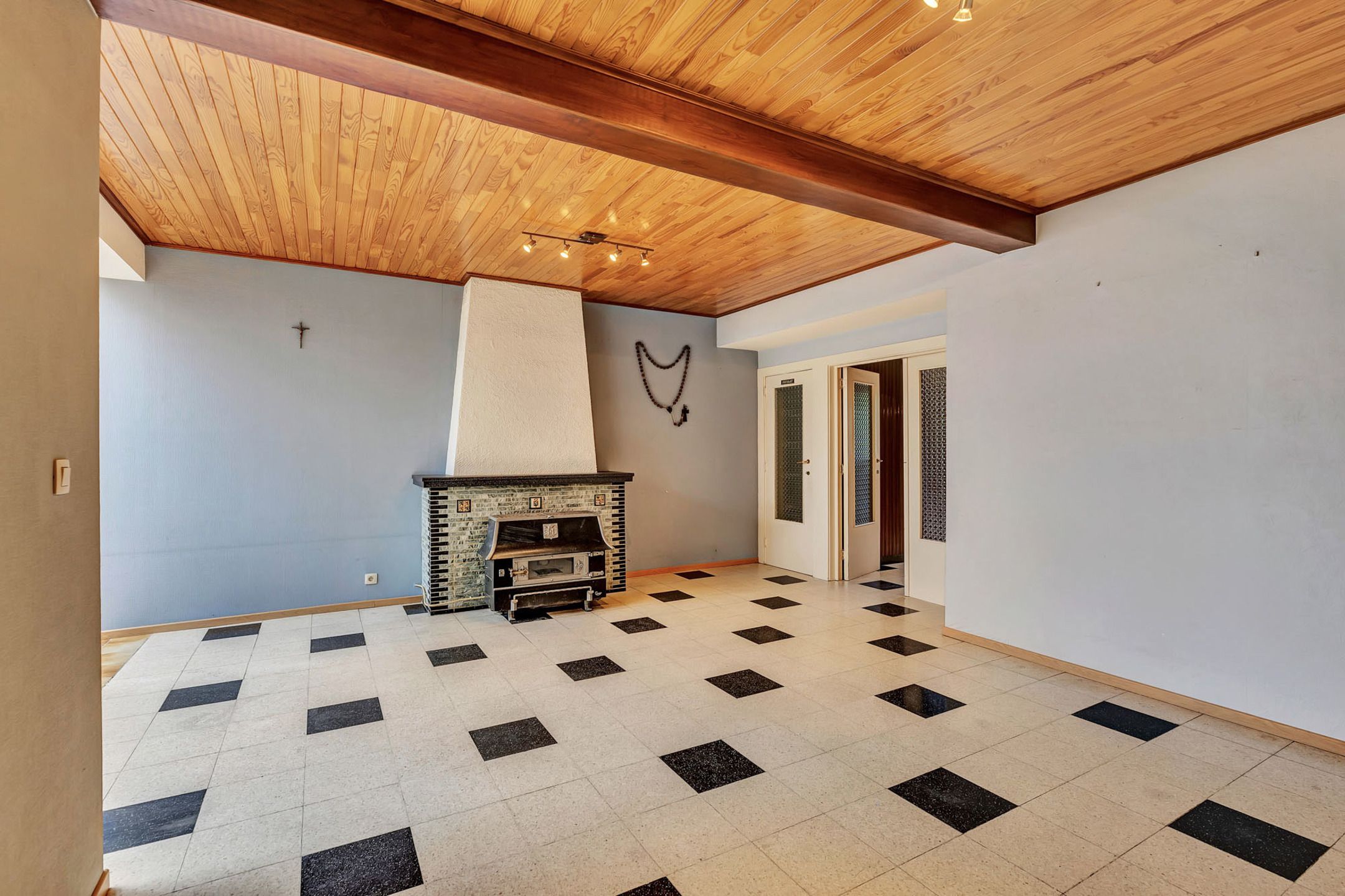 Ruime te renoveren woning op toplocatie foto 8