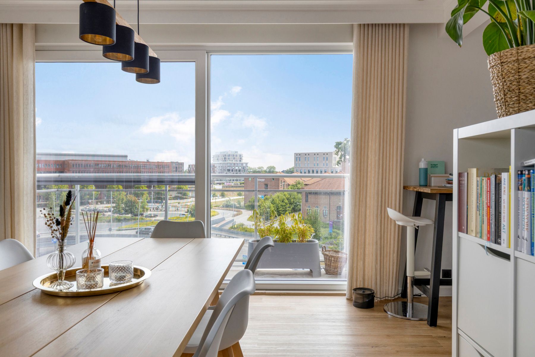 Centraal gelegen gerenoveerd appartement | Station Brugge foto 15