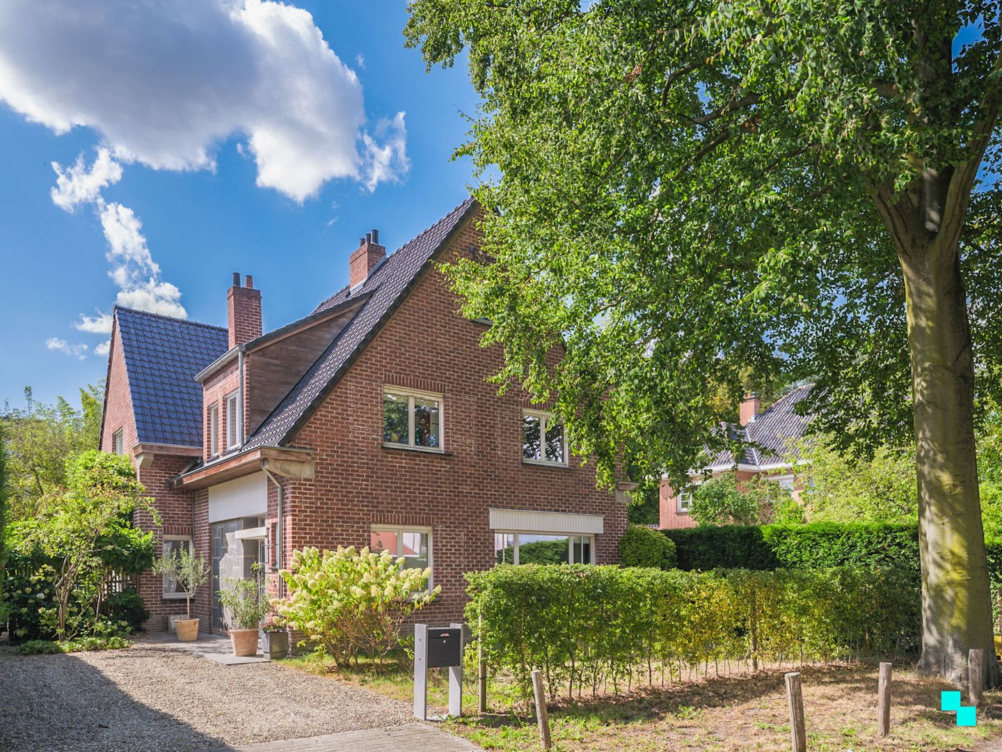 Karaktervolle villa in het hart van Merelbeke foto {{pictureIndex}}