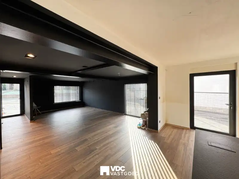 Halfopen bebouwing – gerenoveerd & bijgebouwd in 2020 – EPC B – 3 slpks – prachtige tuin – 183 m² woonopp. foto 7