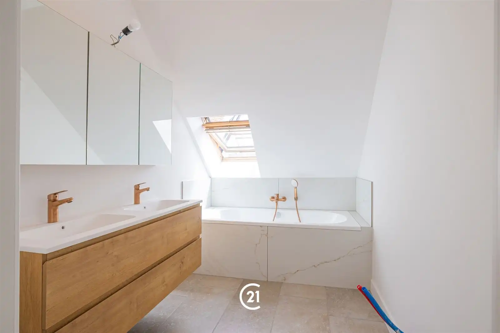 Gerenoveerde woning in centrum Zottegem. foto 11