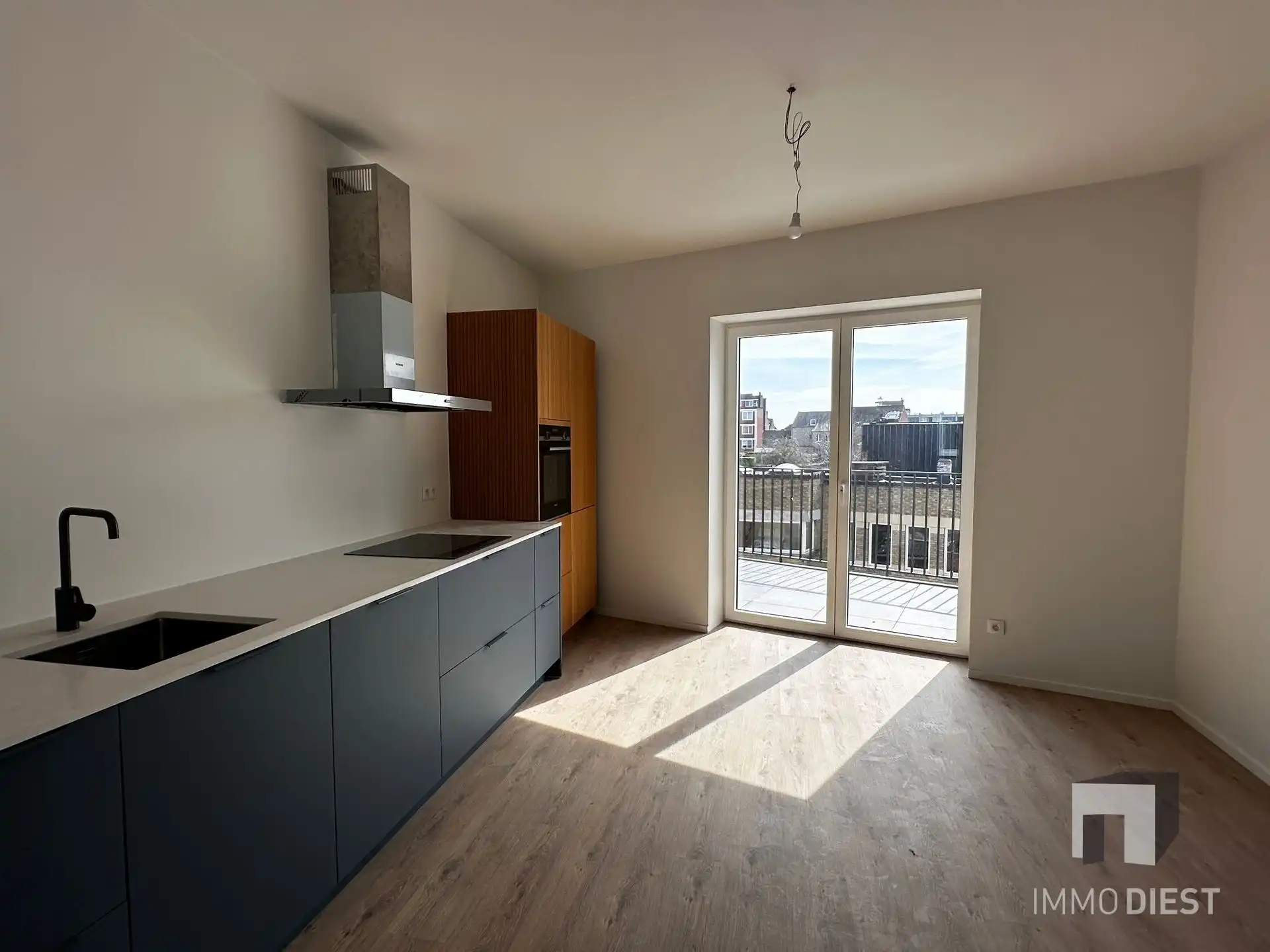 Knap appartement met terras en 2 slpks - centrum Diest - veel lichtinval foto 3