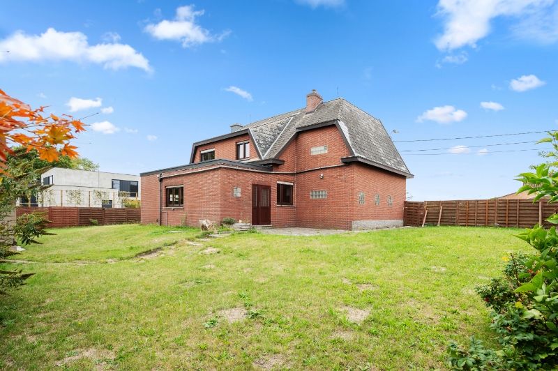 Open bebouwing met 4 slaapkamers. foto 2