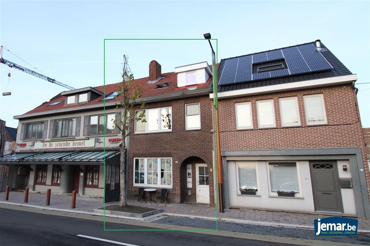 Te renoveren opbrengsteigendom op toplocatie in Maasmechelen! foto 1