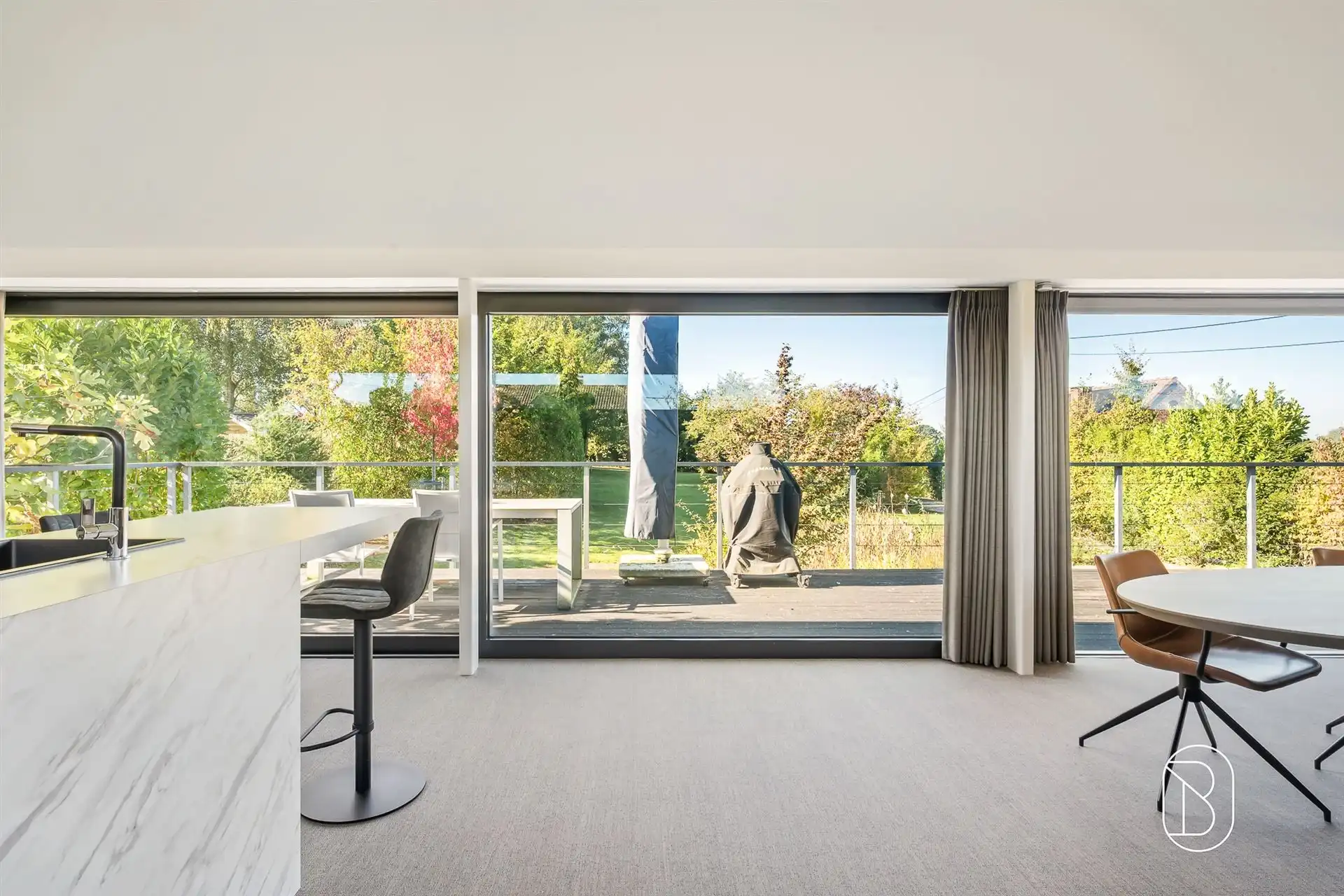 Rustig gelegen villa met 4 slpk en prachtig aangelegde tuin foto 12