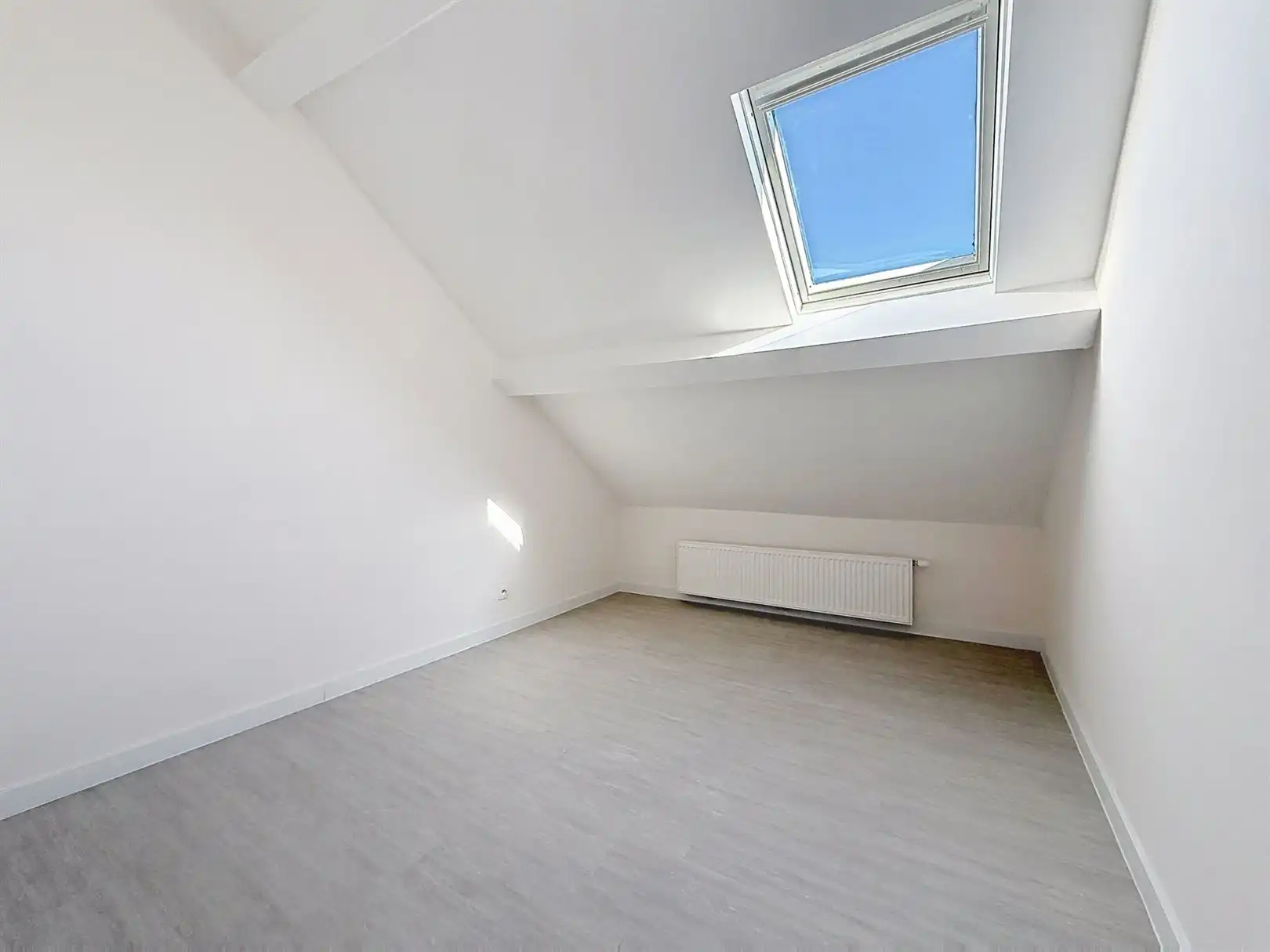 Gerenoveerde rijwoning, 4 slpks, 2 bdks, terras en tuin foto 27