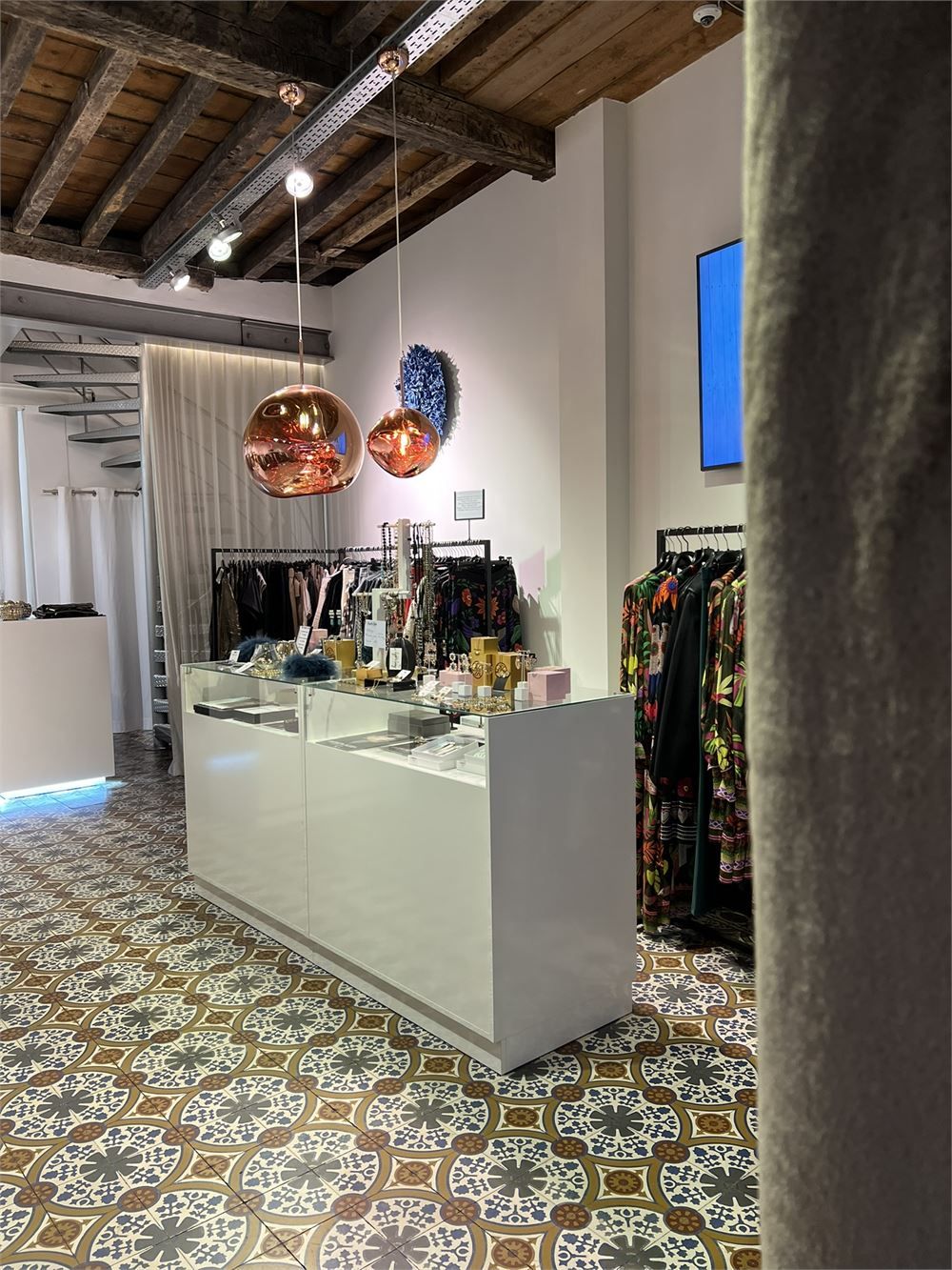 COMMERCIEEL PAND HARTJE MECHELEN foto {{pictureIndex}}