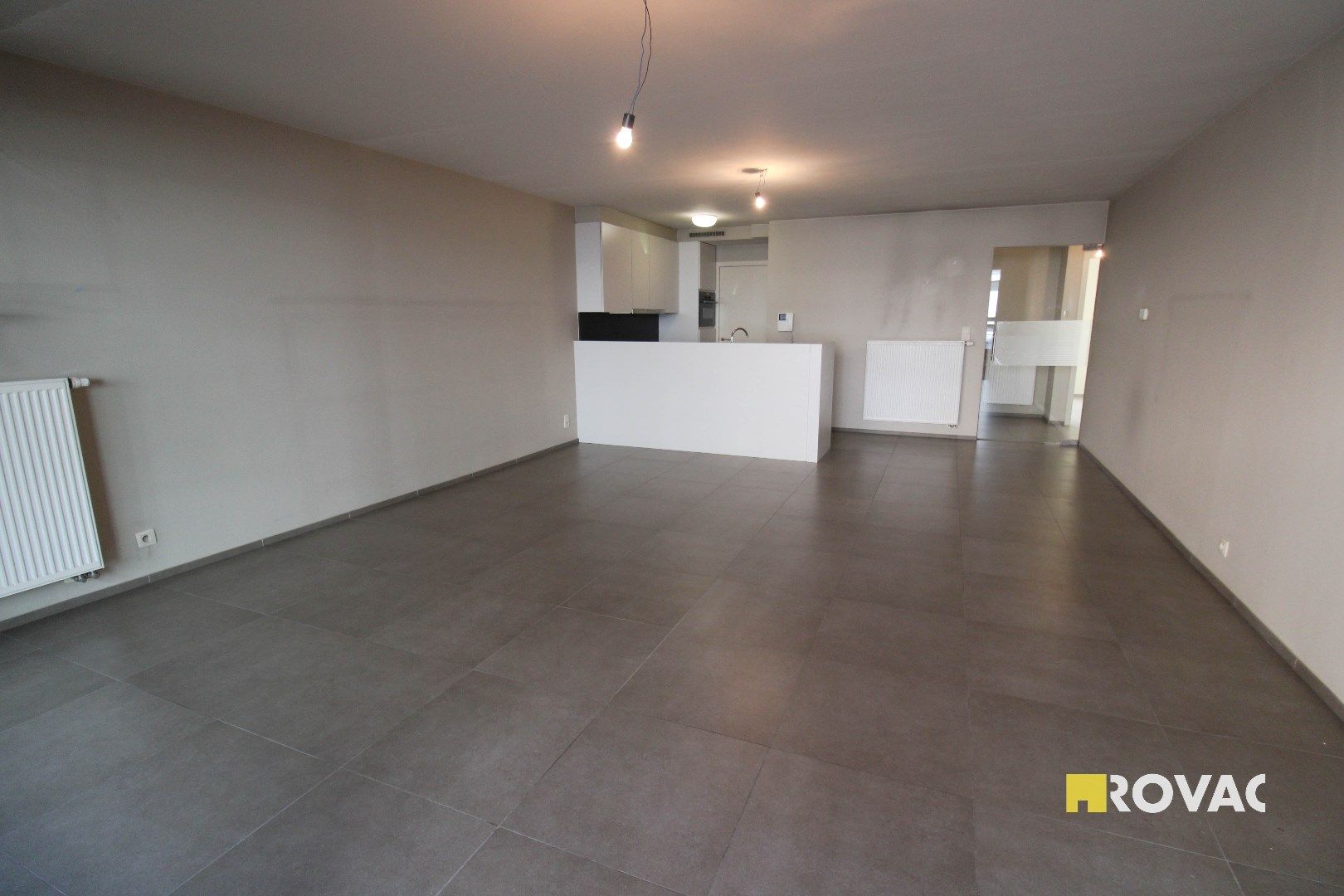 Centraal gelegen appartement op de 1ste verdieping met 2 grote terrassen! foto 4