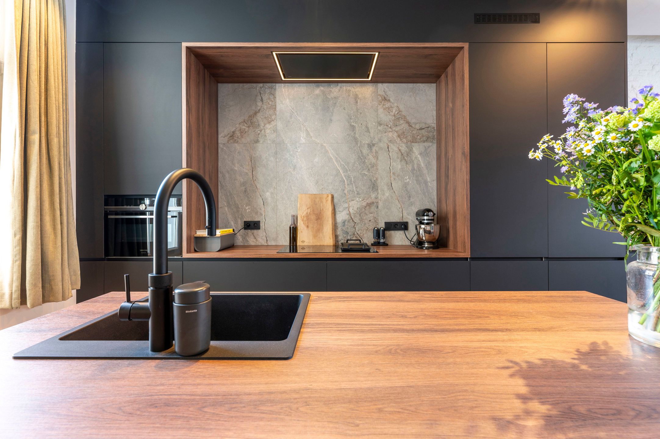 Top gerenoveerd appartement aan het Zuid in Antwerpen. foto 6