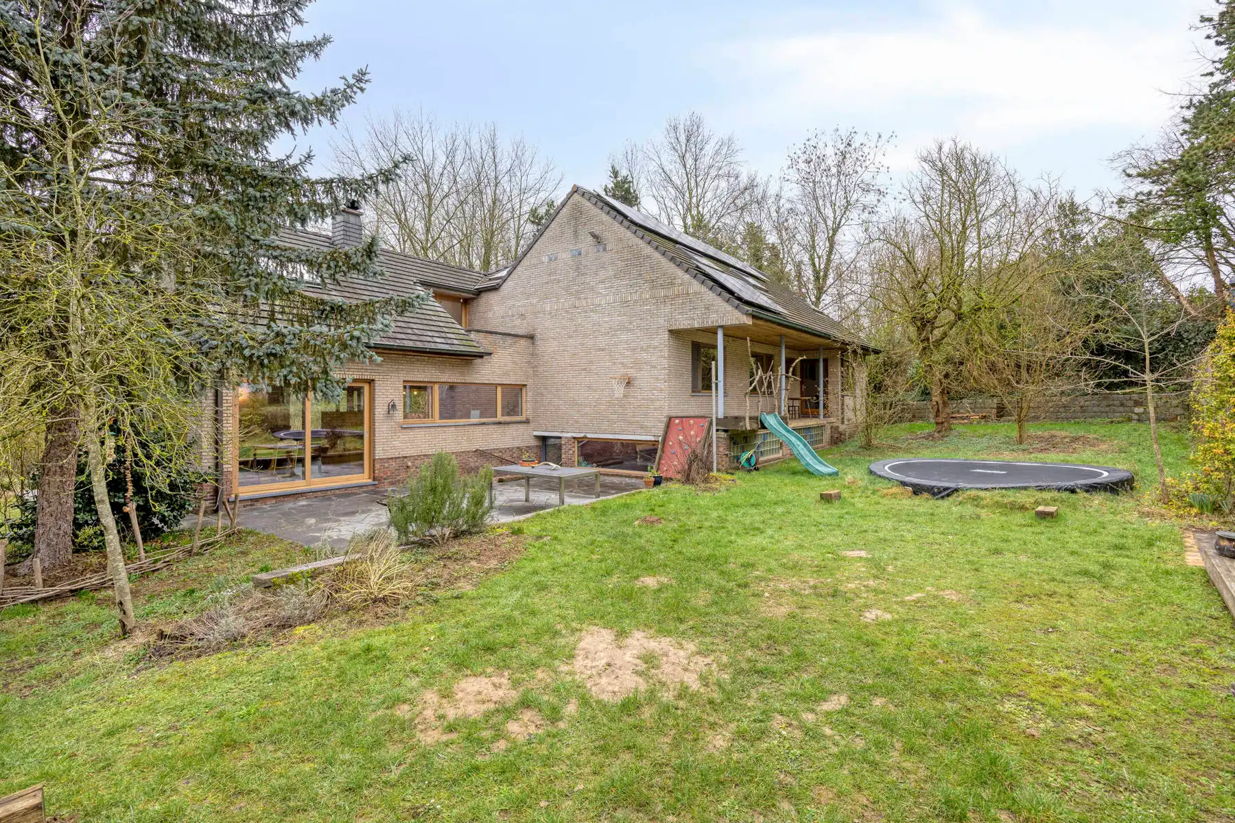 Ruime villa in een groene omgeving foto 28