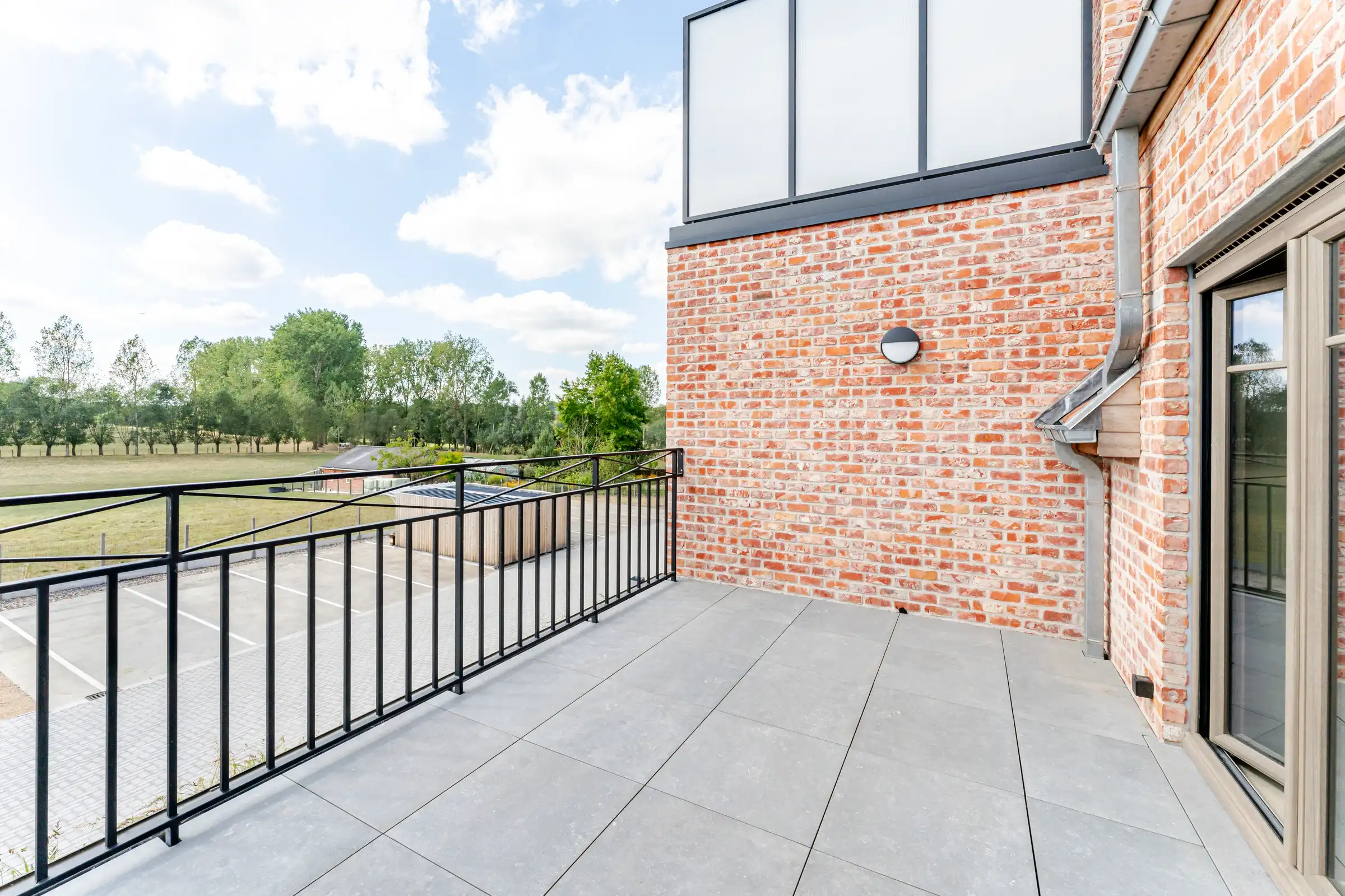 Ruim villa-appartement met 3 slaapkamers en terras foto 13