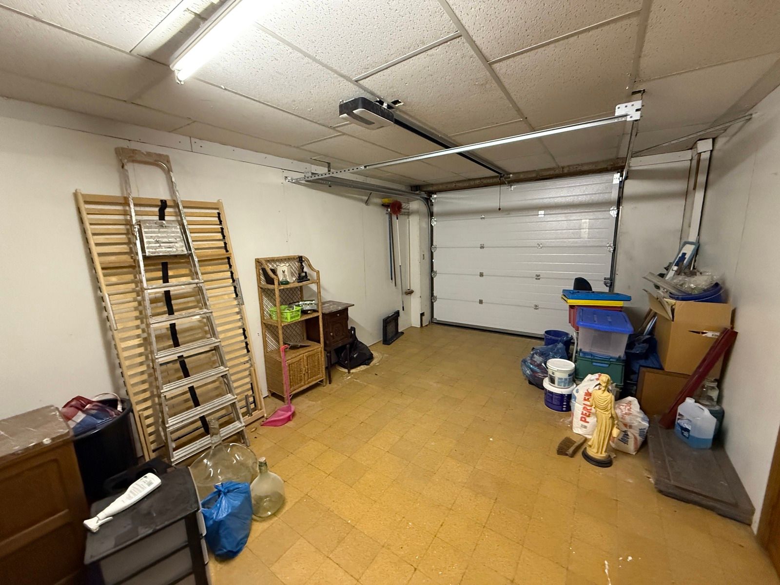 Goed gelegen woning met vier slaapkamers foto 18