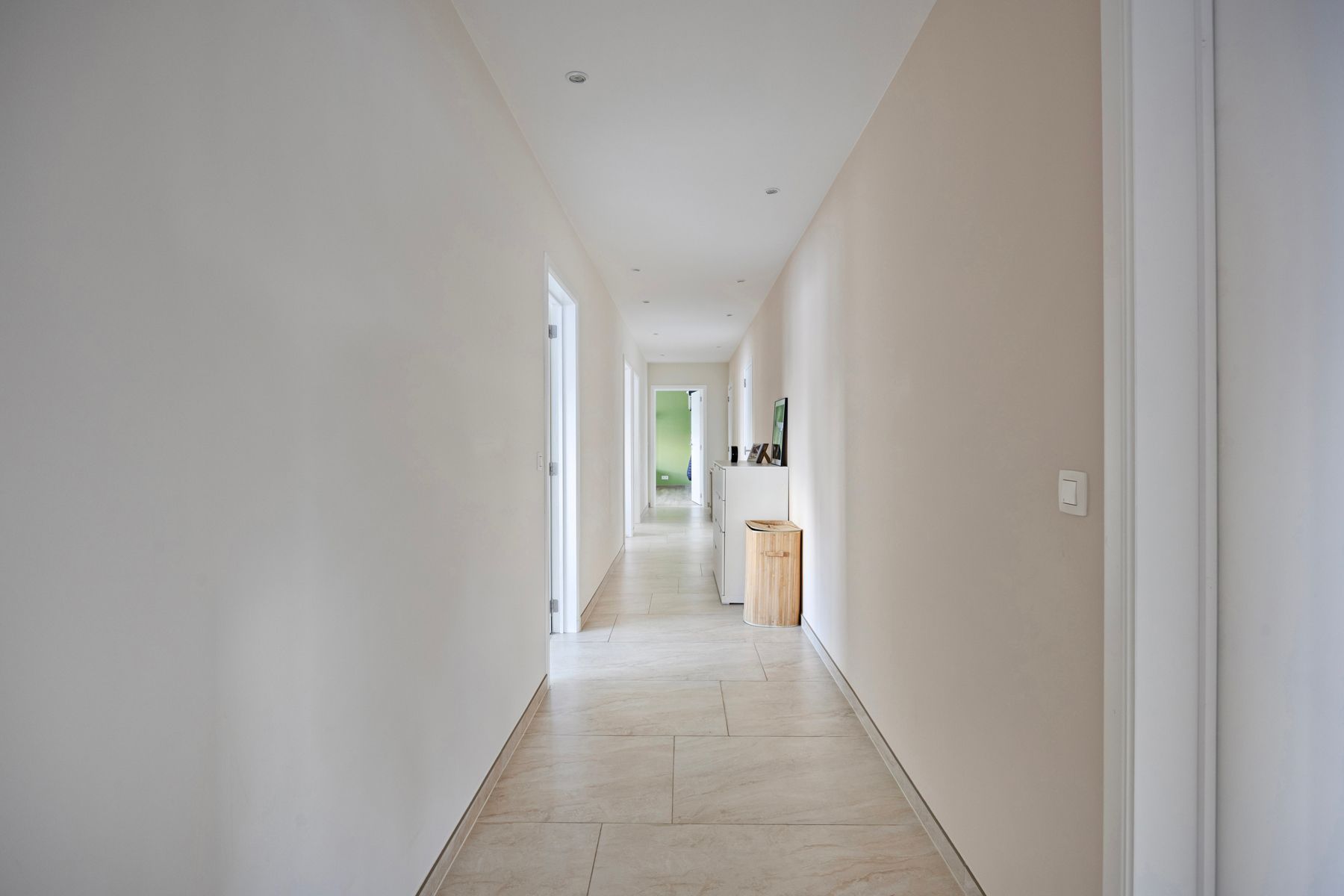Ruim gerenoveerd 3-slaapkamer appartement op toplocatie !!! foto 7