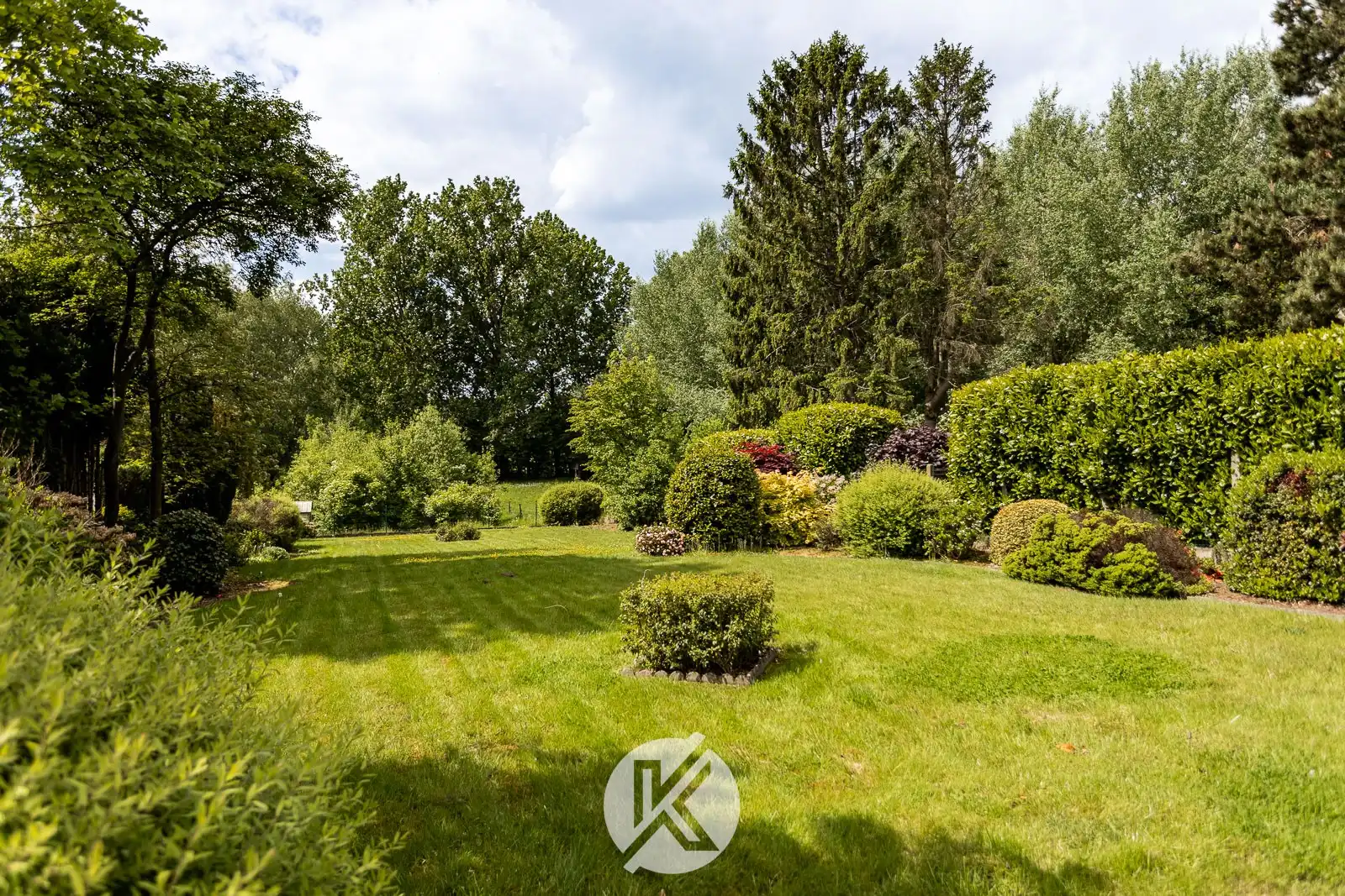 Ruime gezinswoning met prachtige tuin foto 27