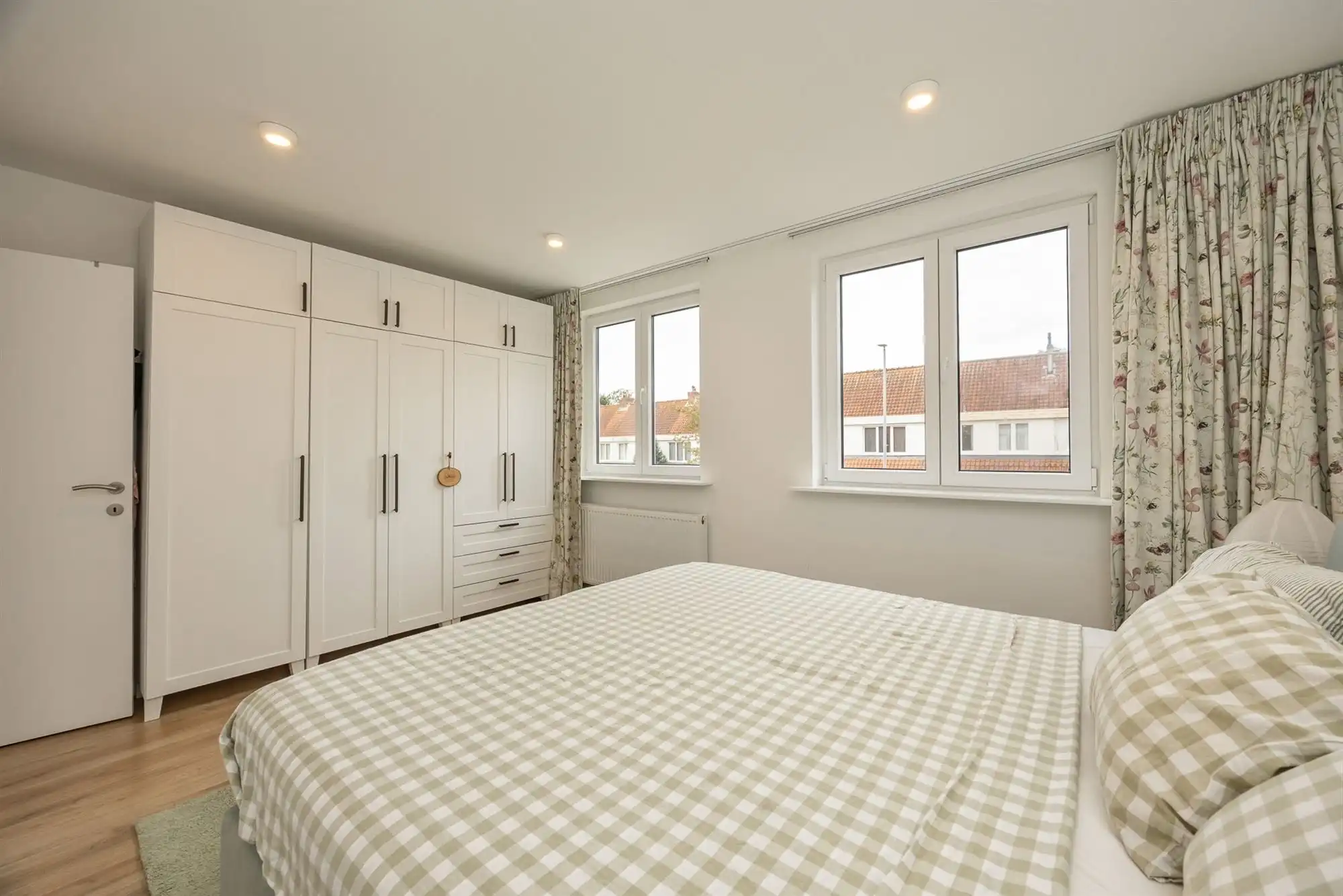 Instapklaar huis met drie slaapkamers en tuin  foto 15