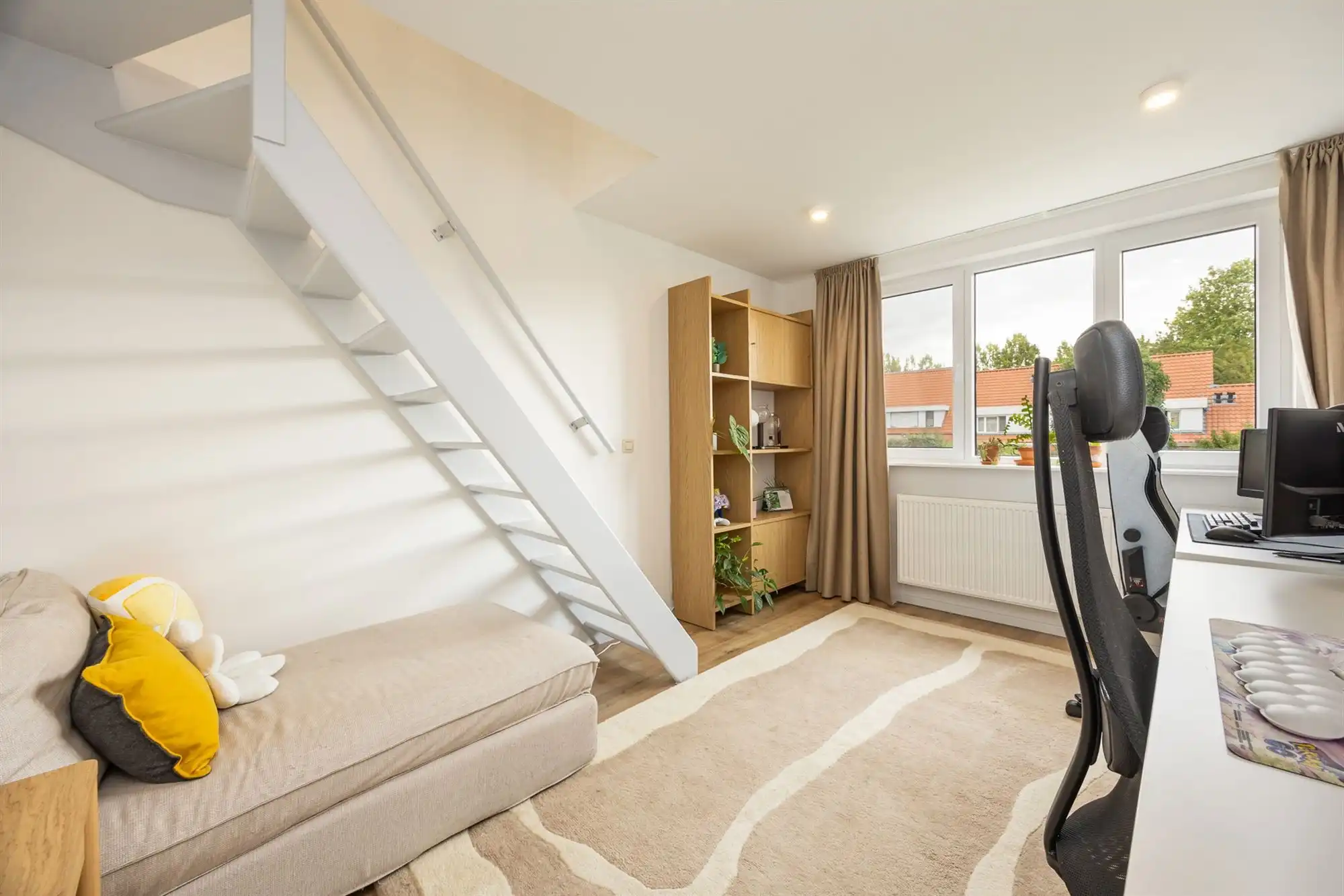 Instapklaar huis met drie slaapkamers en tuin  foto 15