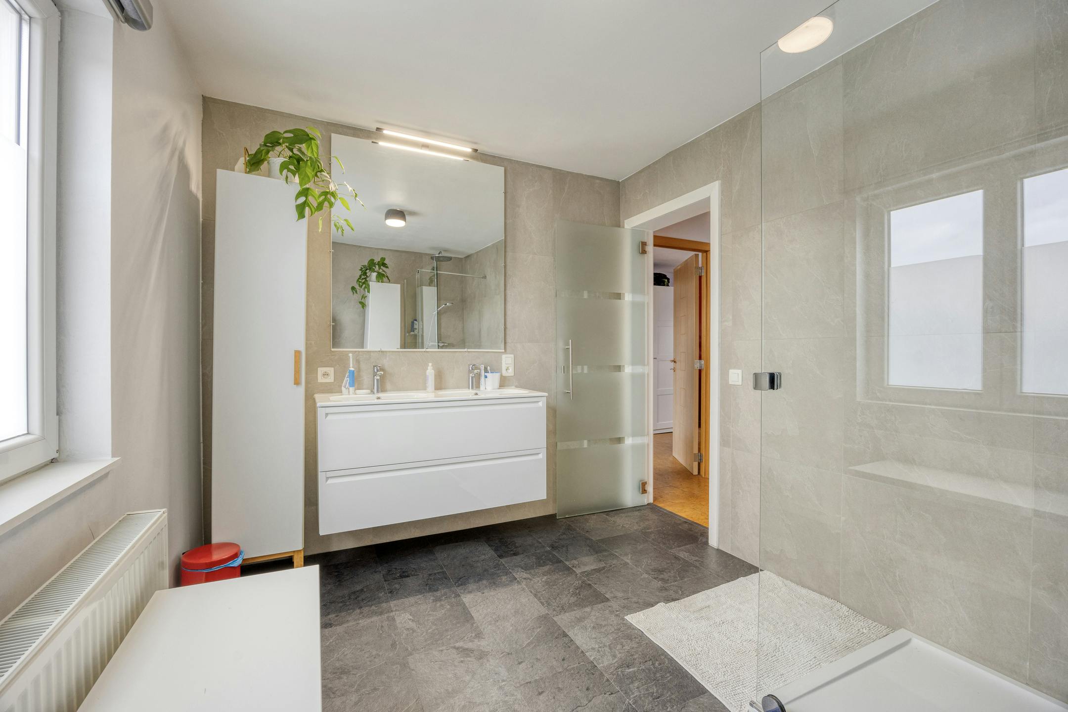 Duplex-appartement met twee slaapkamers in centrum Jette foto 13