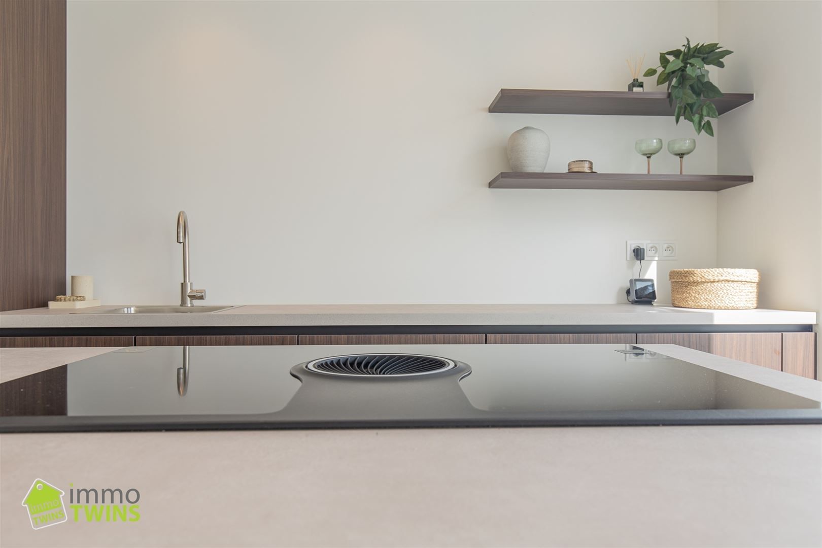 Totaal gerenoveerde, instapklare woning in hartje Beveren foto 9