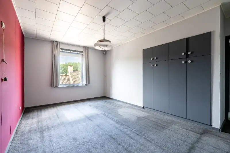 Zeer ruime, te renoveren woning met mogelijkse uitweg. foto 17