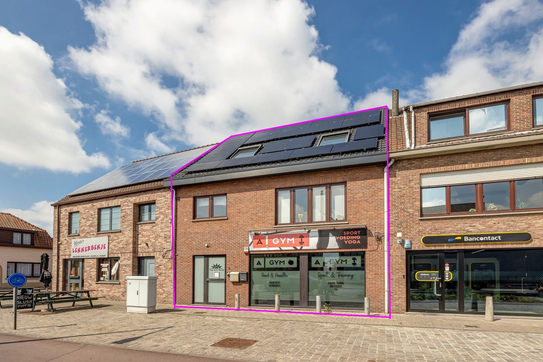 Handelspand met 2 staanplaatsen in centrum Stabroek! foto {{pictureIndex}}
