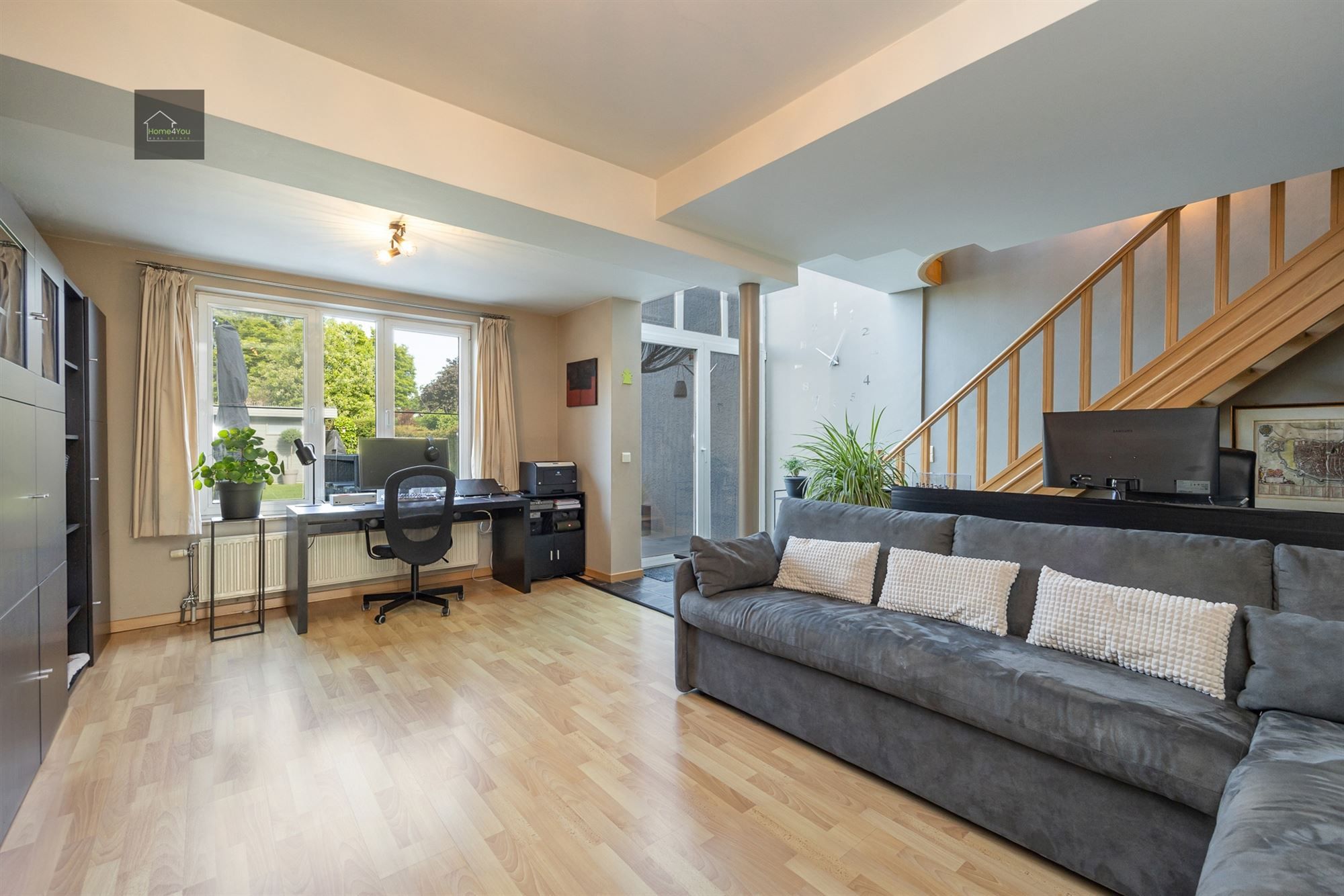 Instapklare woning met zonnepanelen op TOP locatie foto 3