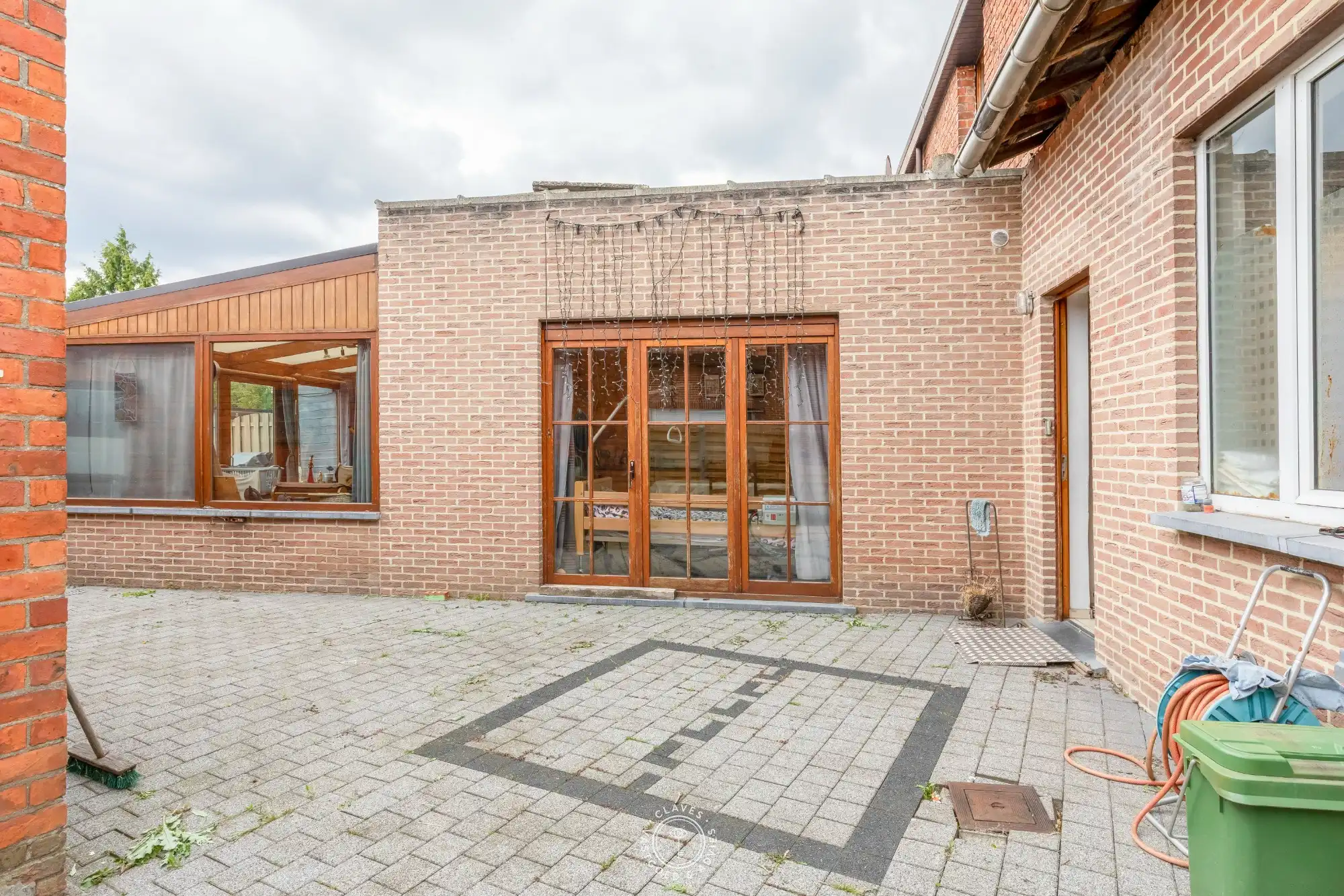 Gezinswoning met praktische indeling en ruime tuin foto 4