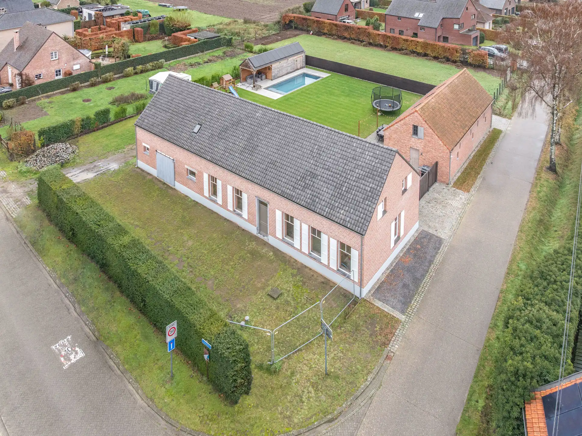 Langgevelhoeve met bijgebouw op rustige landelijke locatie foto 26