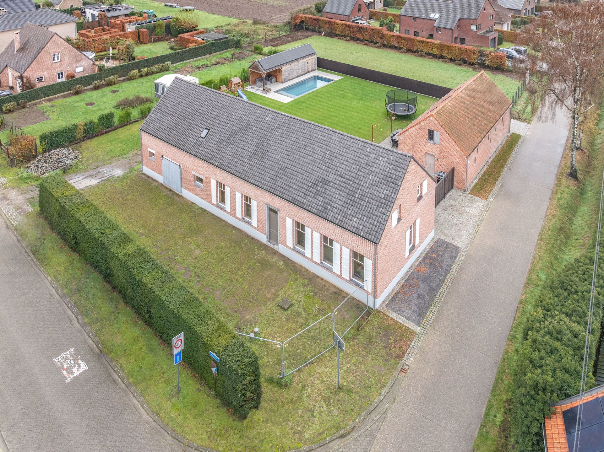 Langgevelhoeve met bijgebouw op rustige landelijke locatie foto 26