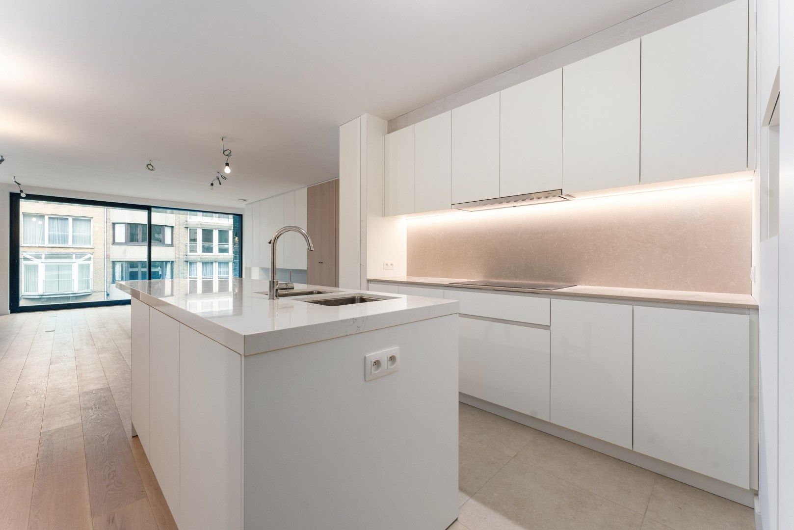 Prachtig nieuwbouwappartement in centrum Knokke nabij de Lippenslaan en de Zeedijk! foto 3