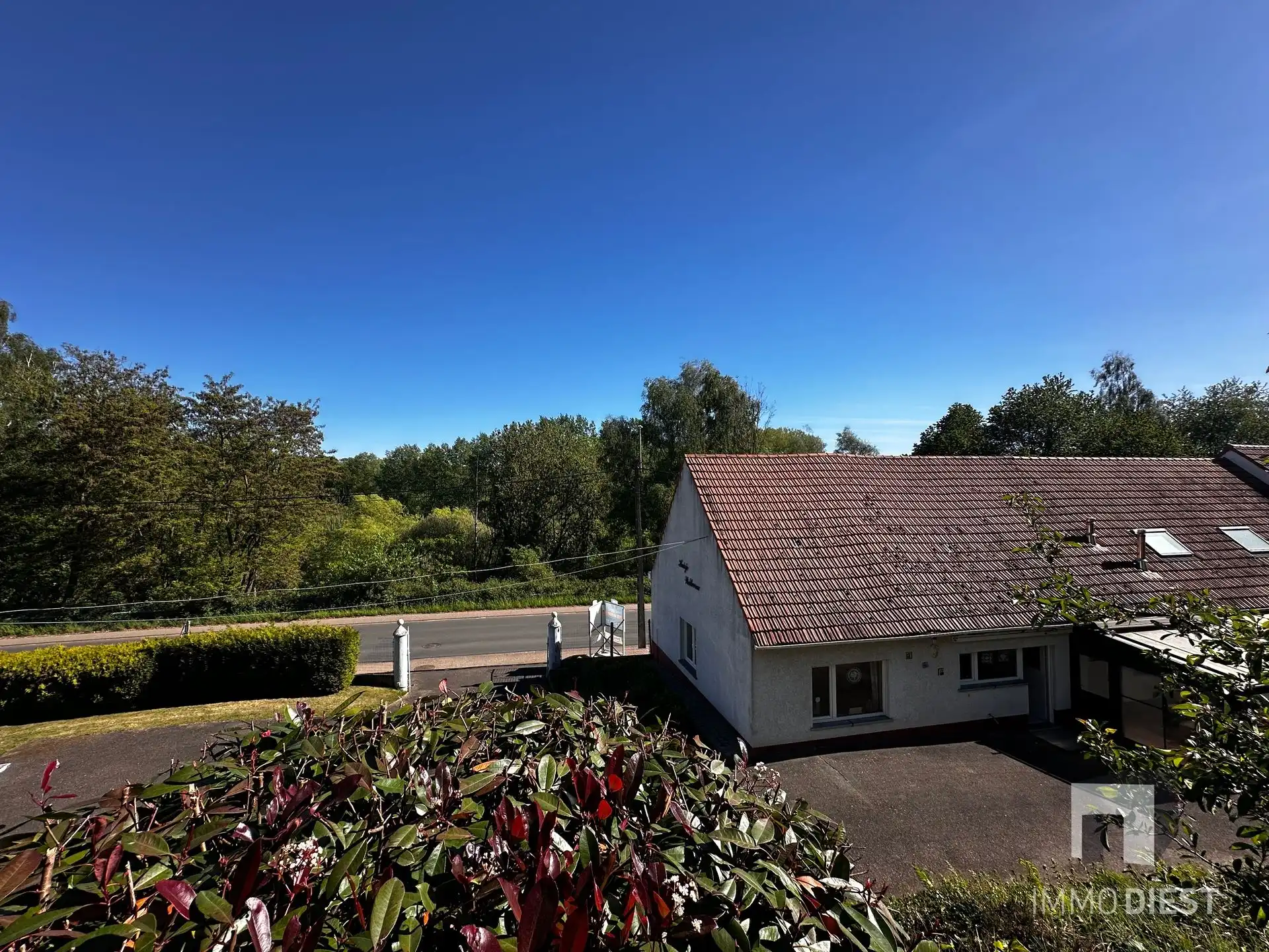 Woning met stalling/opslagplaats en weiland foto 4