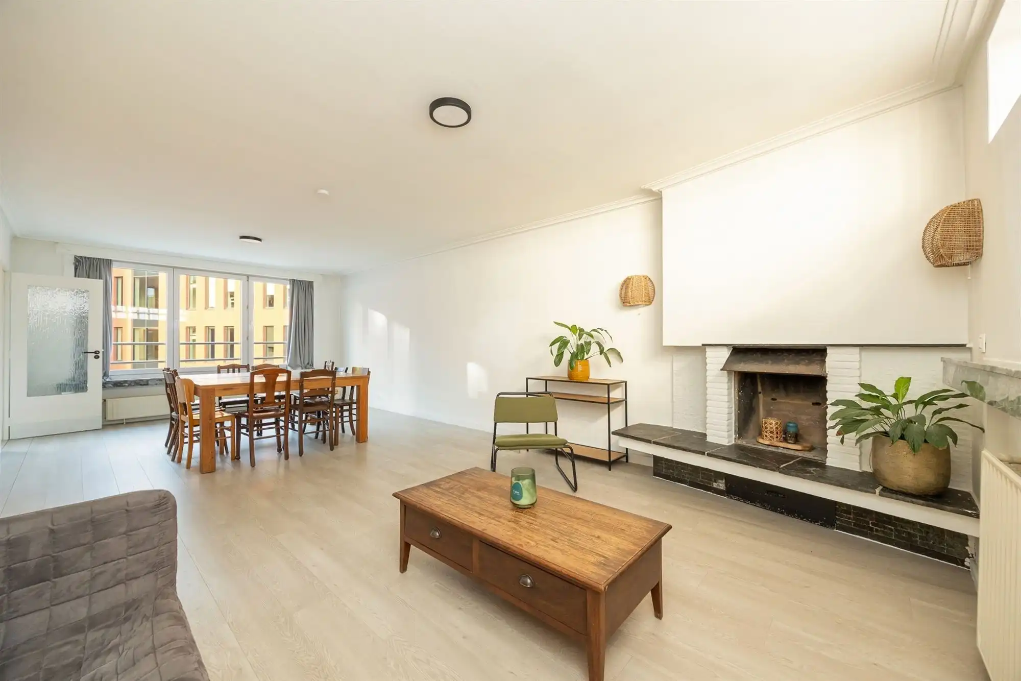 Ruim appartement met 3 slaapkamers en staanplaats foto {{pictureIndex}}