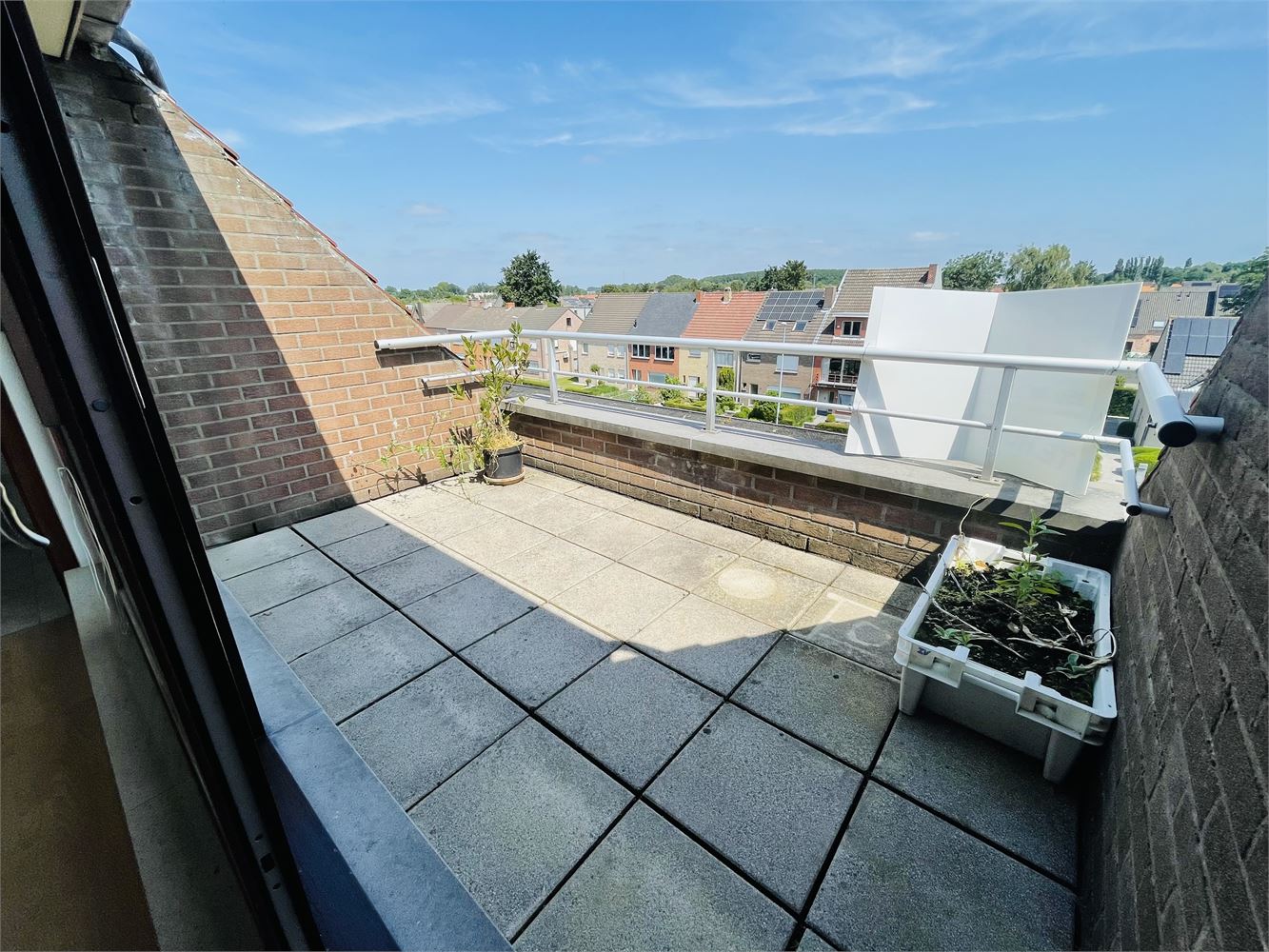 Sint-Michiels, rustige ligging Heel mooi ENERGIEZUINIG lichtrijk appartement met 1 slpk, 2 zonneterrassen en mogelijkheid om  garagebox bij te kopen foto 3