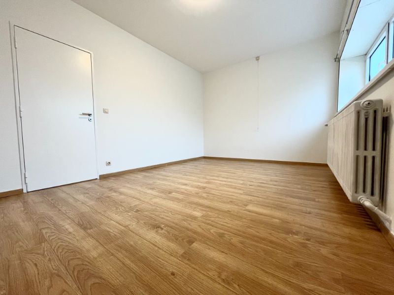RUIM GELIJKVLOERS APPARTEMENT TE HUUR IN GENT foto 7