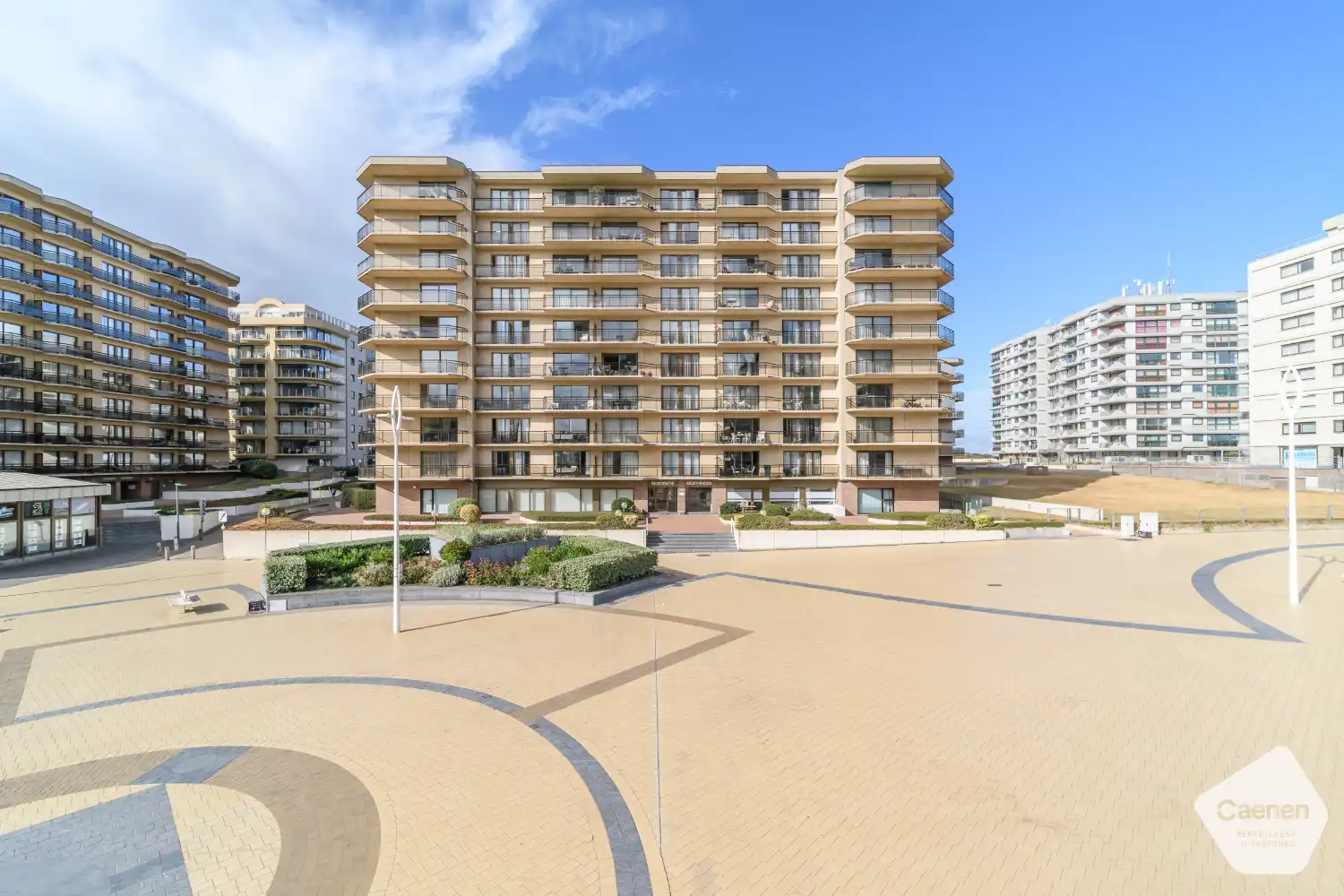 Instapklaar hoekappartement met drie slaapkamers en zonnig terras nabij zee foto {{pictureIndex}}