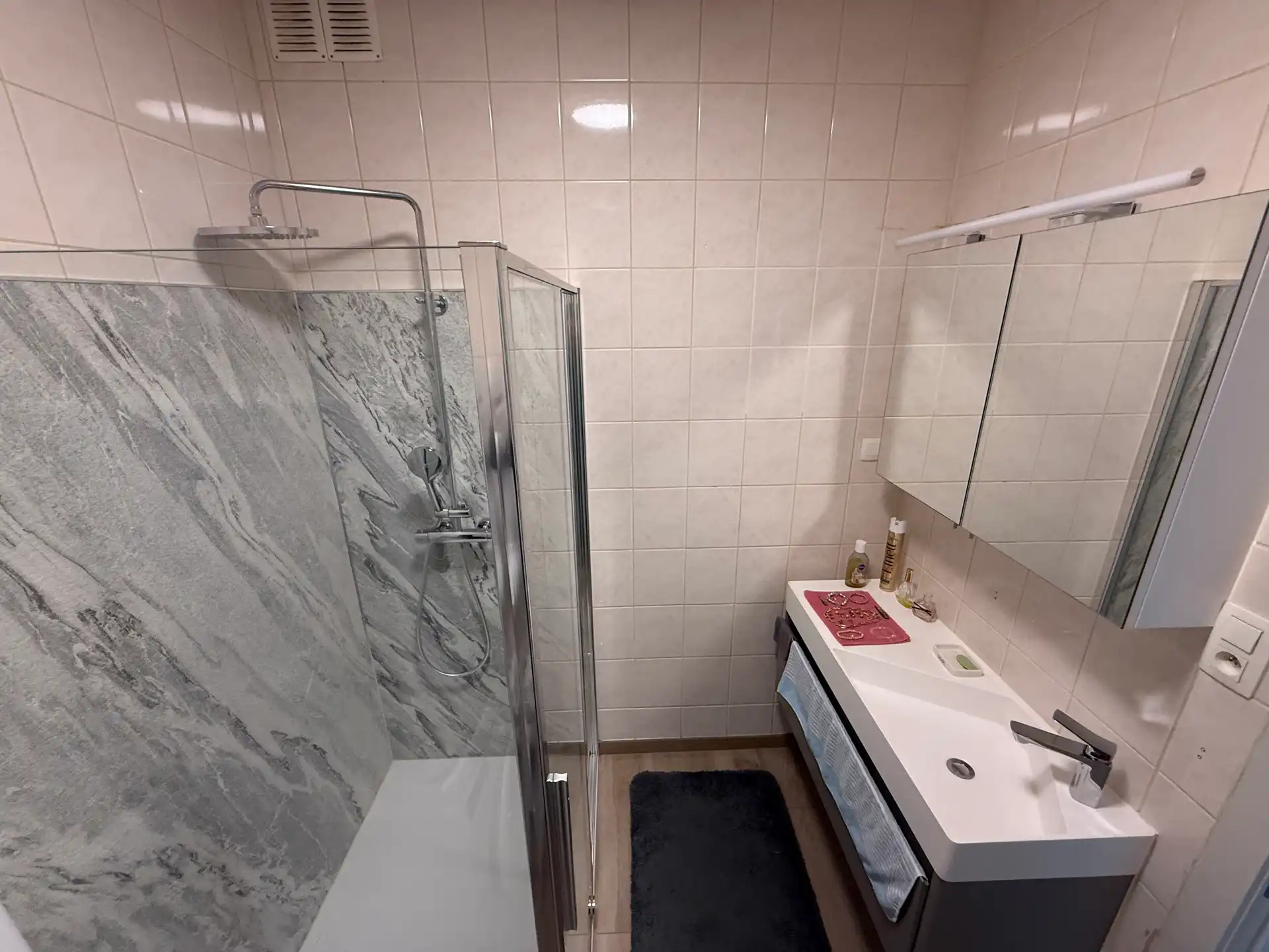 SCHELLEBELLE - Gelijkvloers appartement met tuintje. foto 10