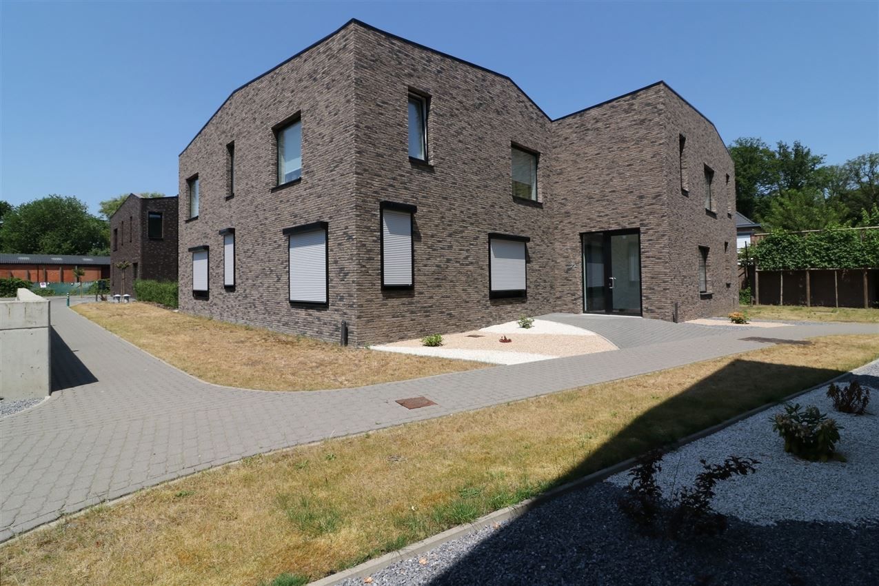 Recent,heel modern en licht,  108m², groot zuidtteras en autostaanplaats foto 49