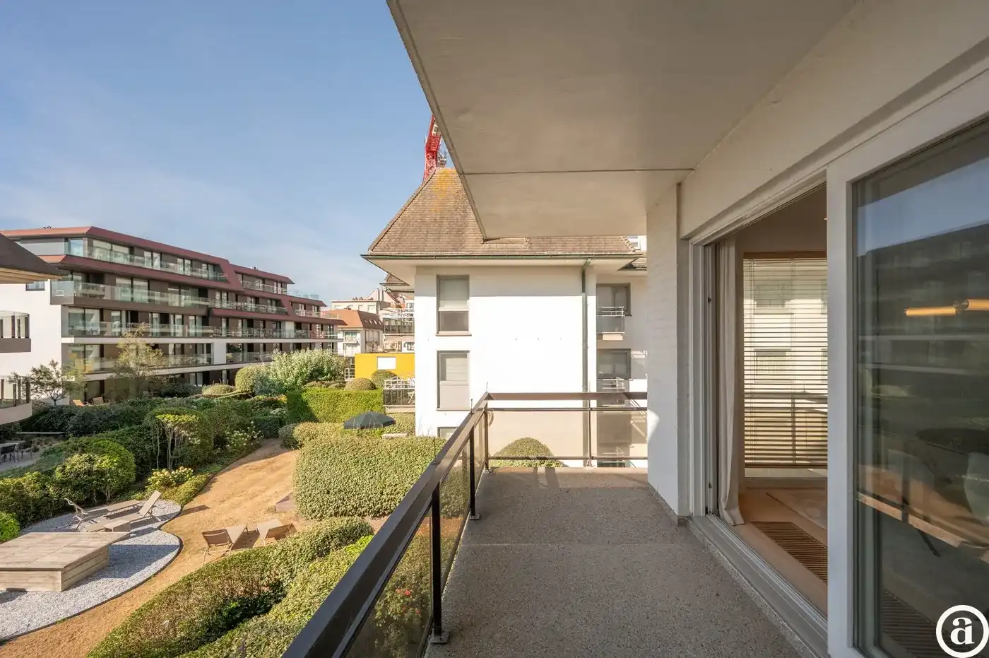Luxueus gerenoveerd hoekappartement met zeezicht vlakbij de wandeldijk in het Zoute. foto 12