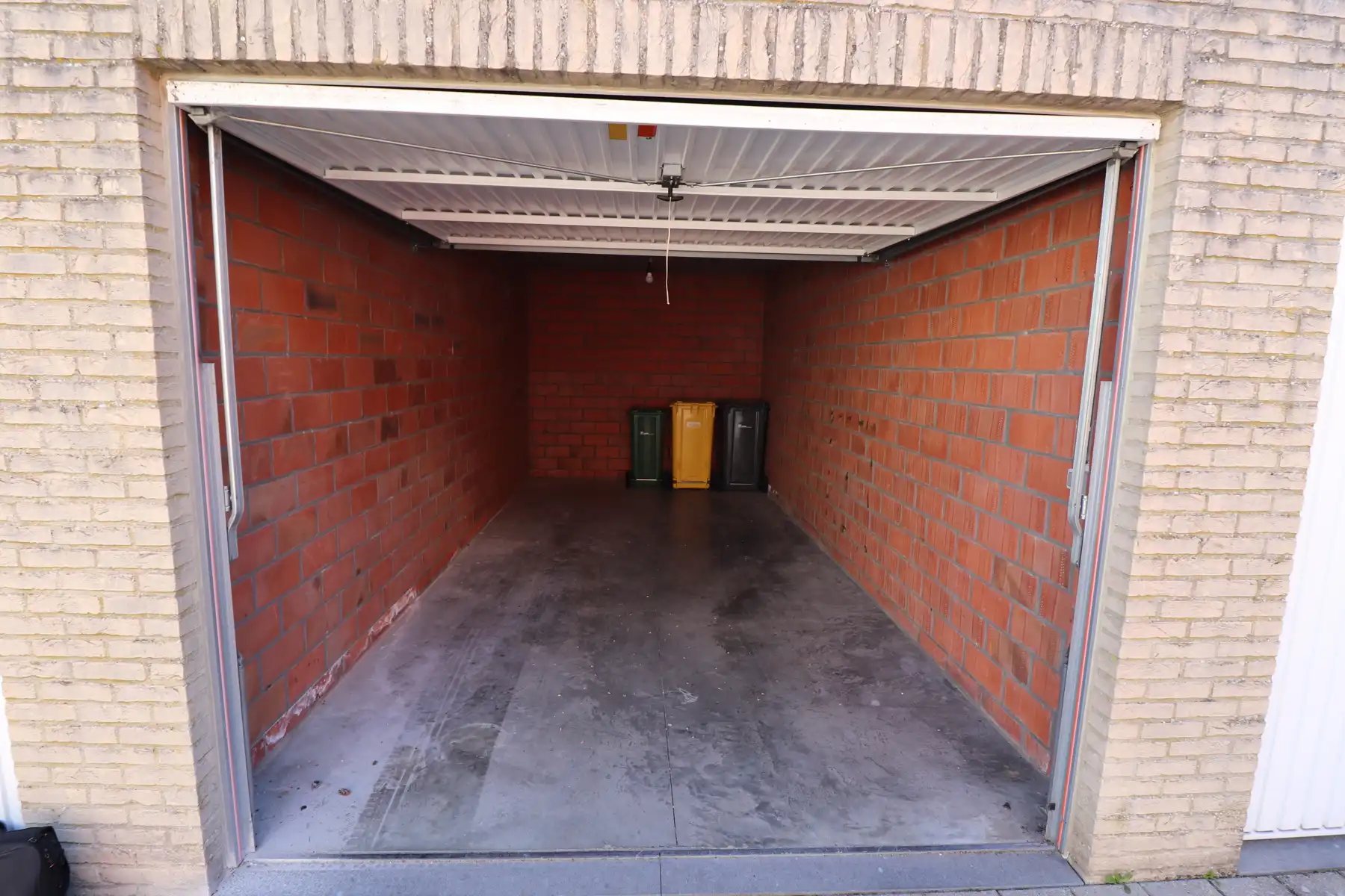 Ruim 2-slaapkamerappartement met terras en lift op de 1ste verdieping links met garage foto 14