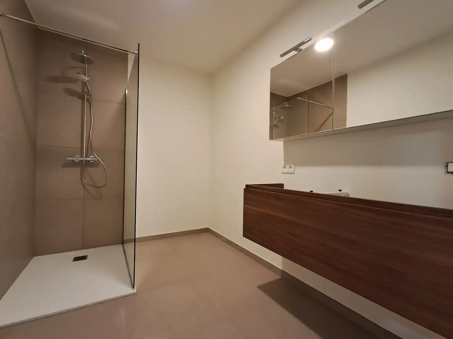 Gelijkvloers appartement met tuin te Sijsele! foto 11