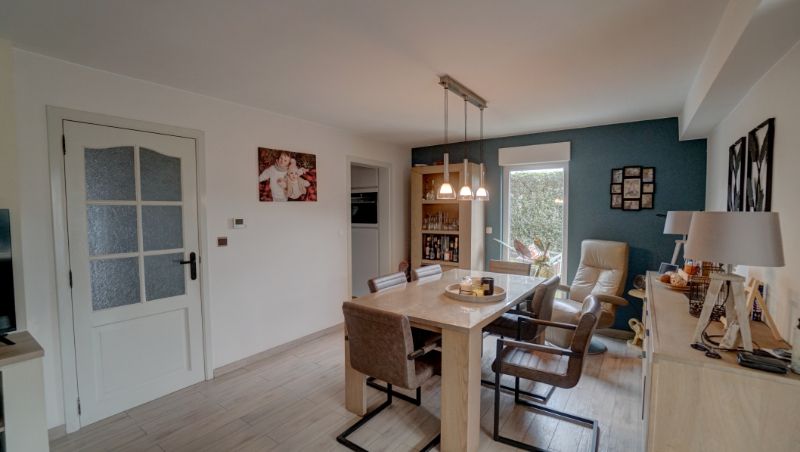 Vernieuwd woonhuis van 140m² met garage en tuin in half-open-bebouwing foto 19