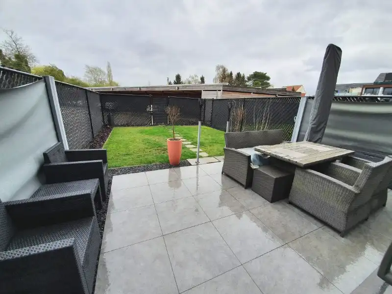 INSTAPKLAAR gelijkvloers recent appartement met privé inkom en carport foto 12