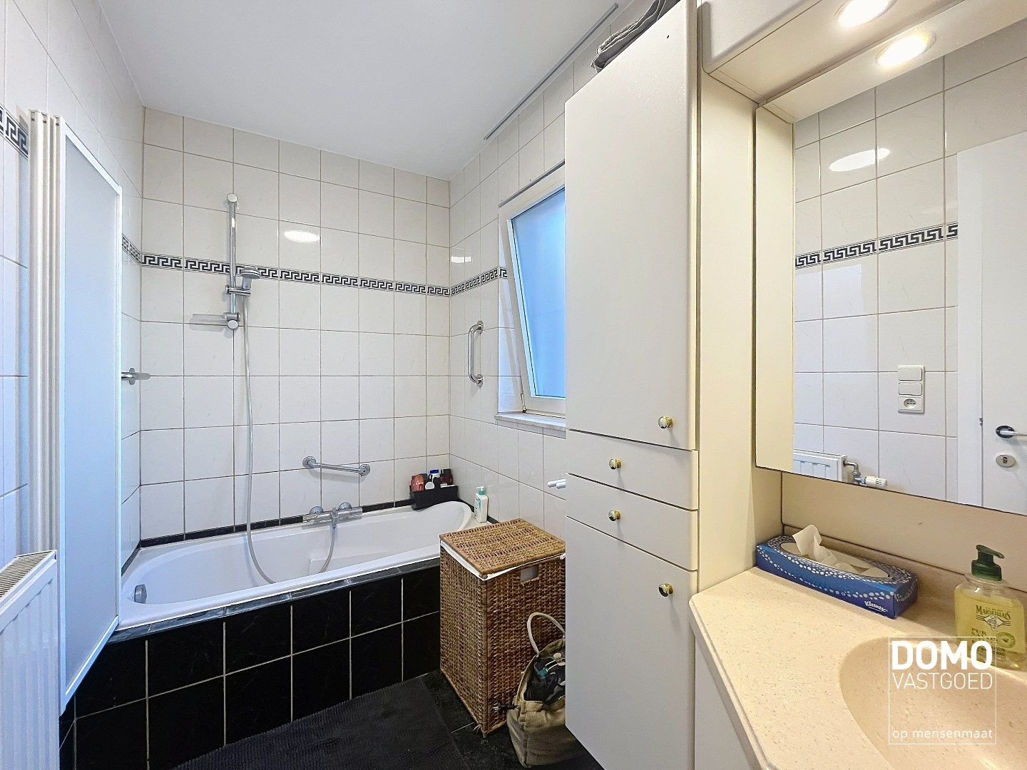 RUIM APPARTEMENT MET TERRAS, 2 SLAAPKAMERS EN PARKEERPLAATS IN HET CENTRUM VAN HASSELT  foto 9