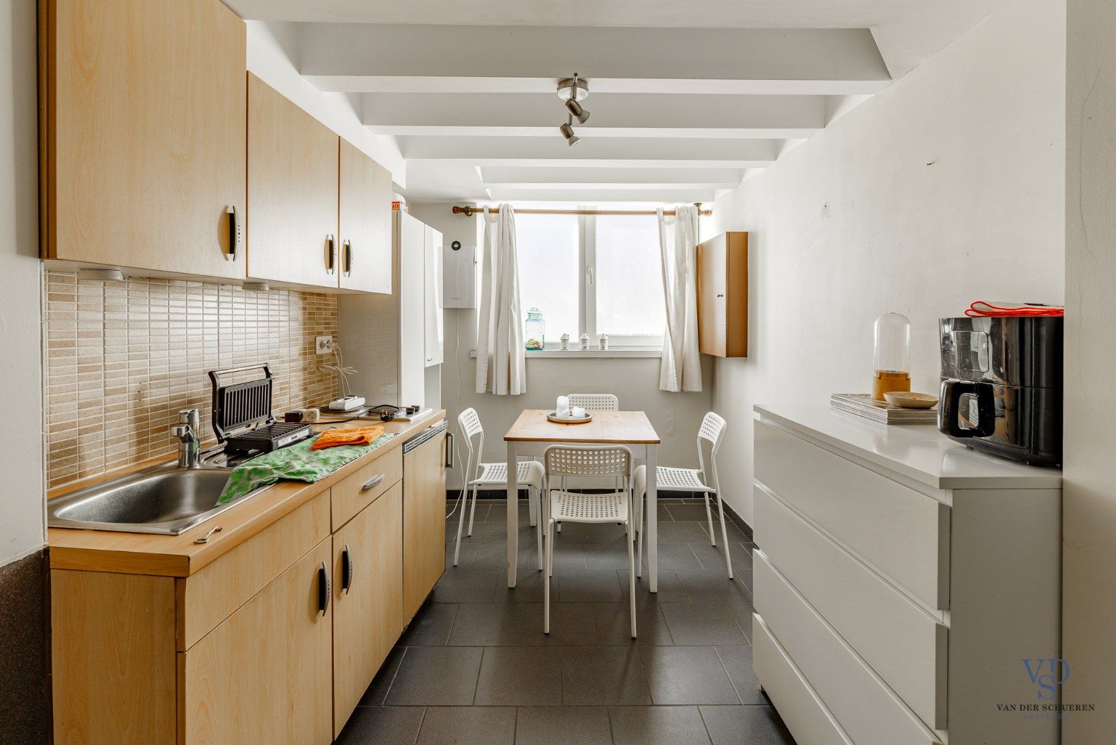 Herenhuis met 7 vergunde studentenkamers. foto 2