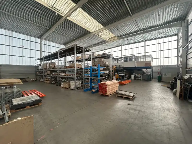 Recent magazijn van 1.062 m² met 2 sectionaalpoorten op toplocatie in Oostakker foto 5