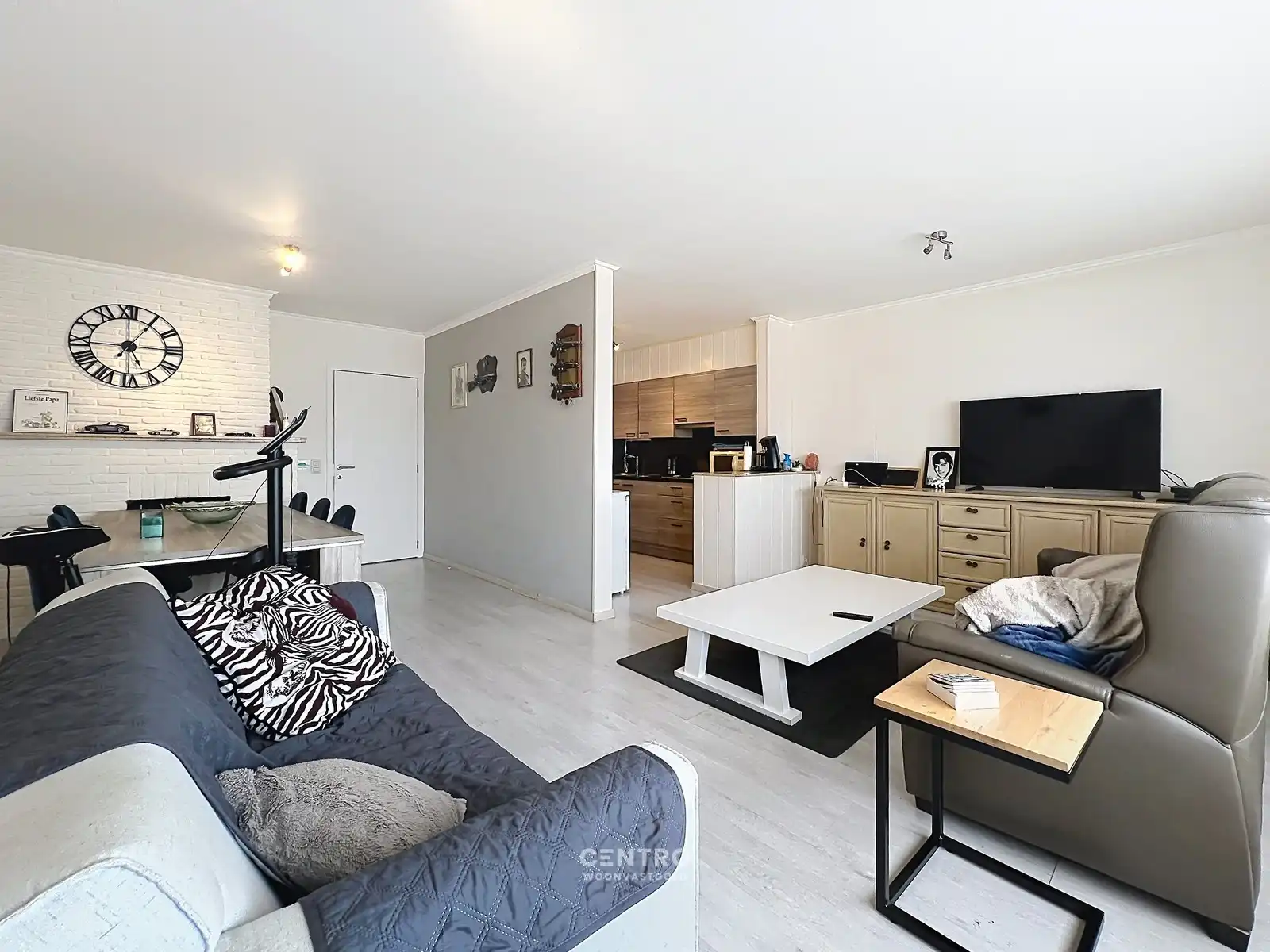 APPARTEMENT (75 m²) met 2 SLK, terras  én GARAGE (moto's, fietsen,...) op een centrale ligging te Roeselare - Perfect voor comfortabel wonen of als OPBRENGSTEIGENDOM ! foto 5
