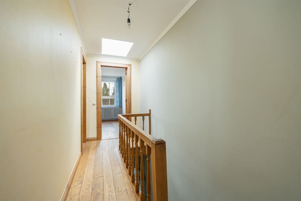 karaktervolle, te renoveren woning foto 12